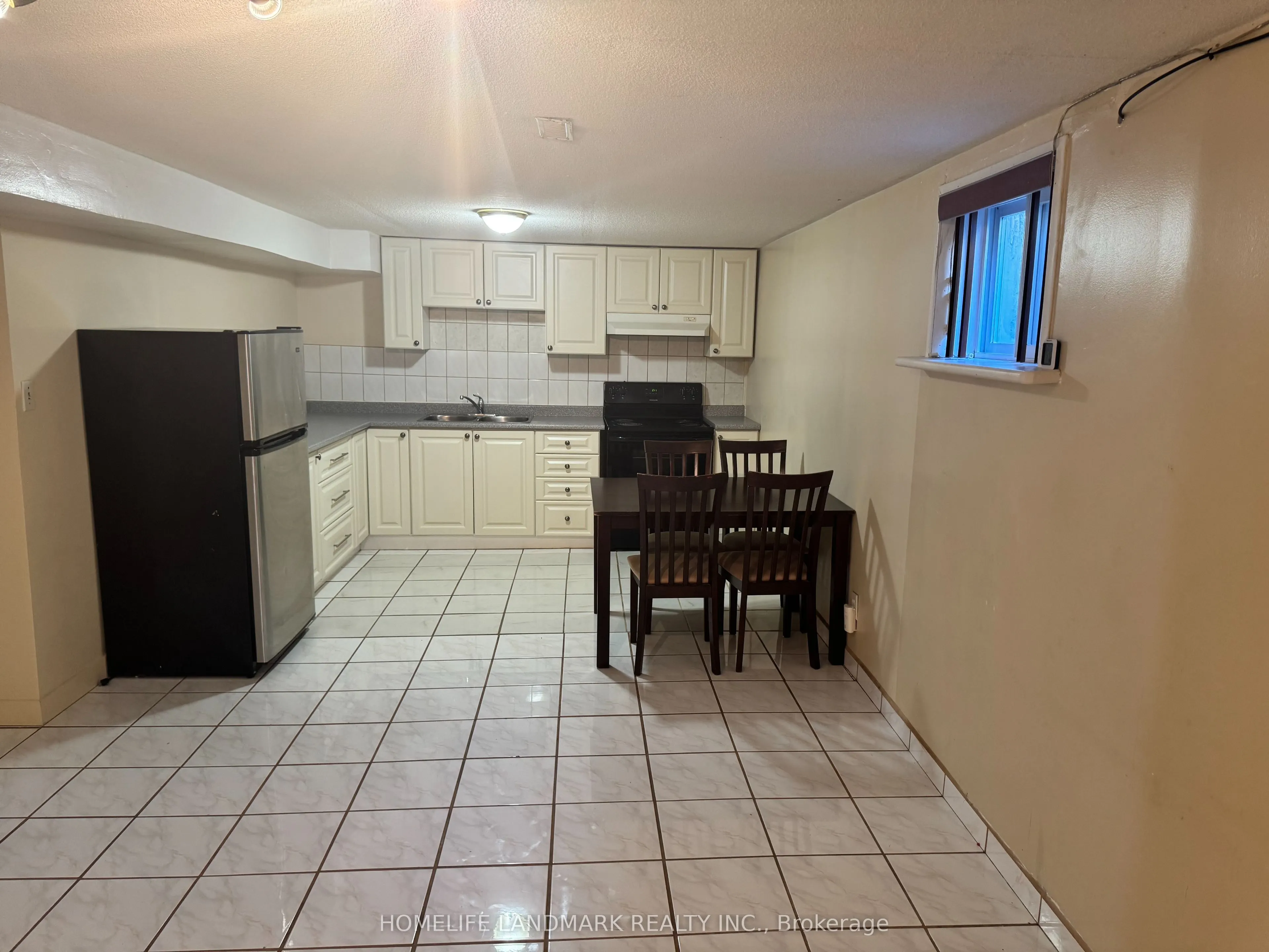 184 Folkstone Crescent