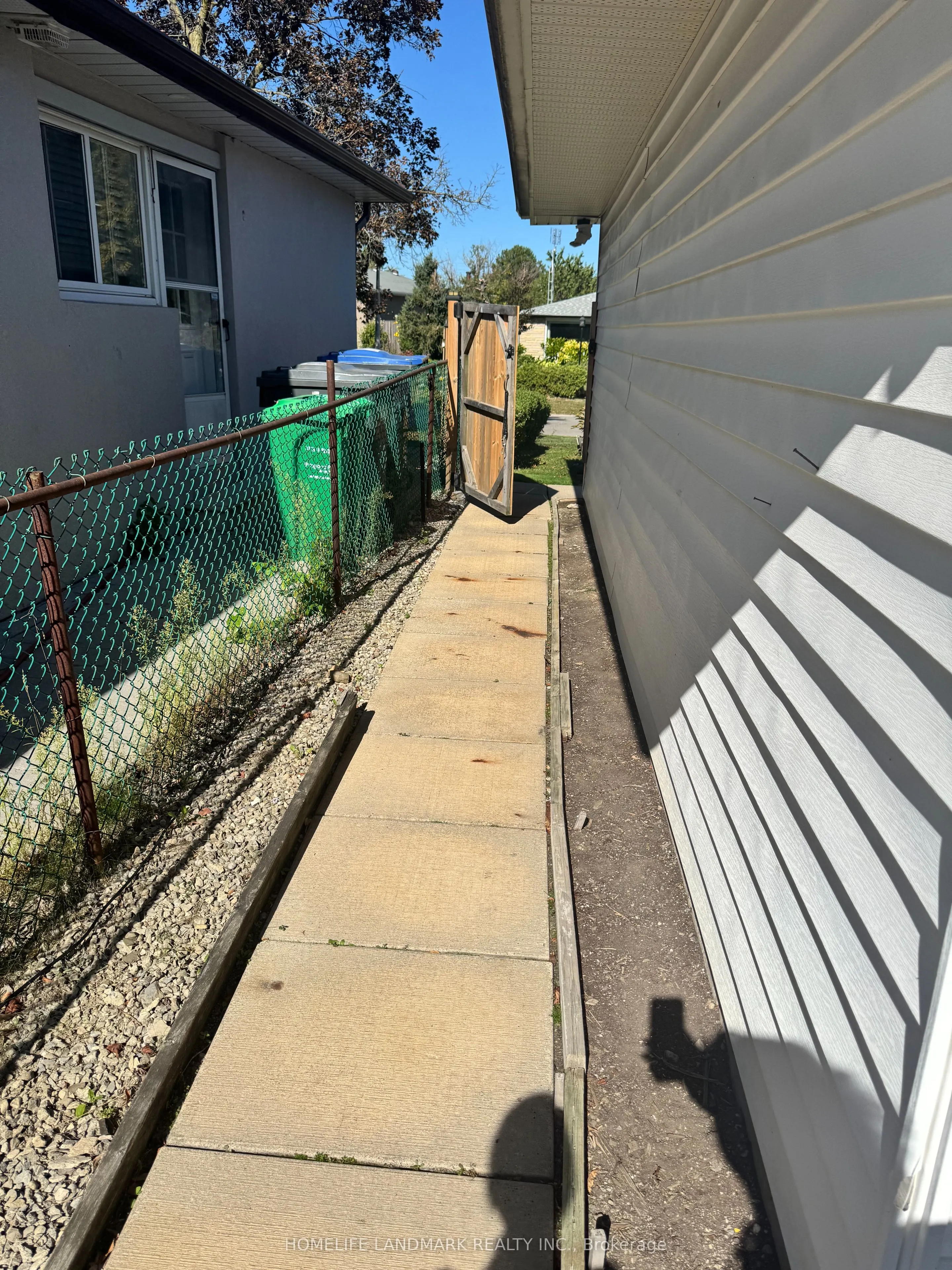 184 Folkstone Crescent