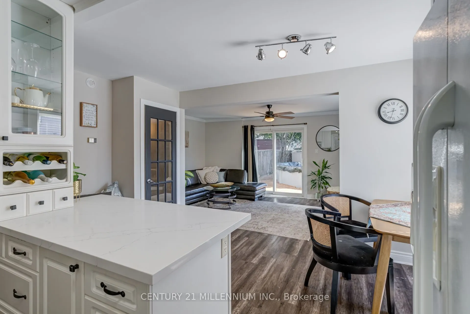 15 Hasting Square