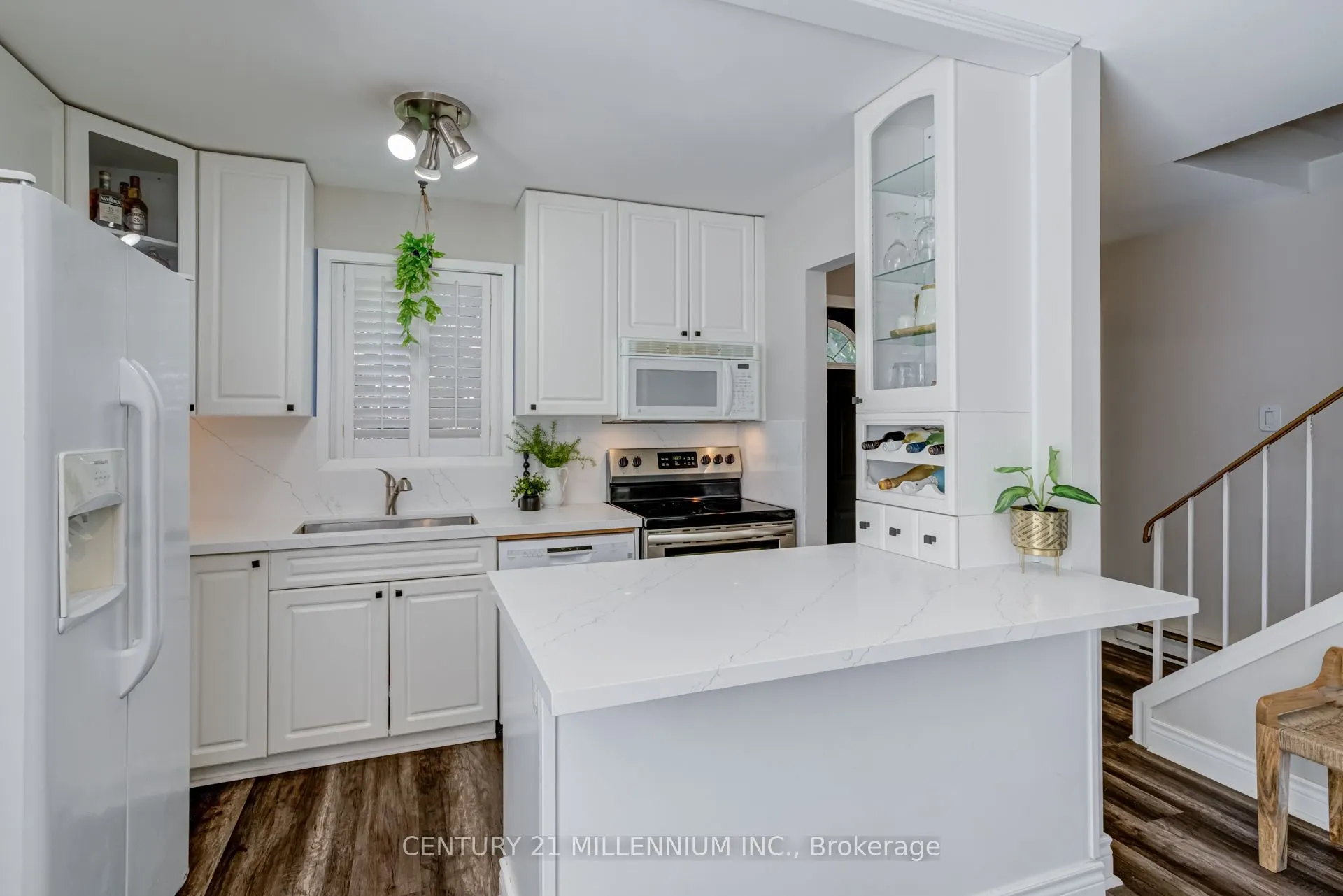 15 Hasting Square