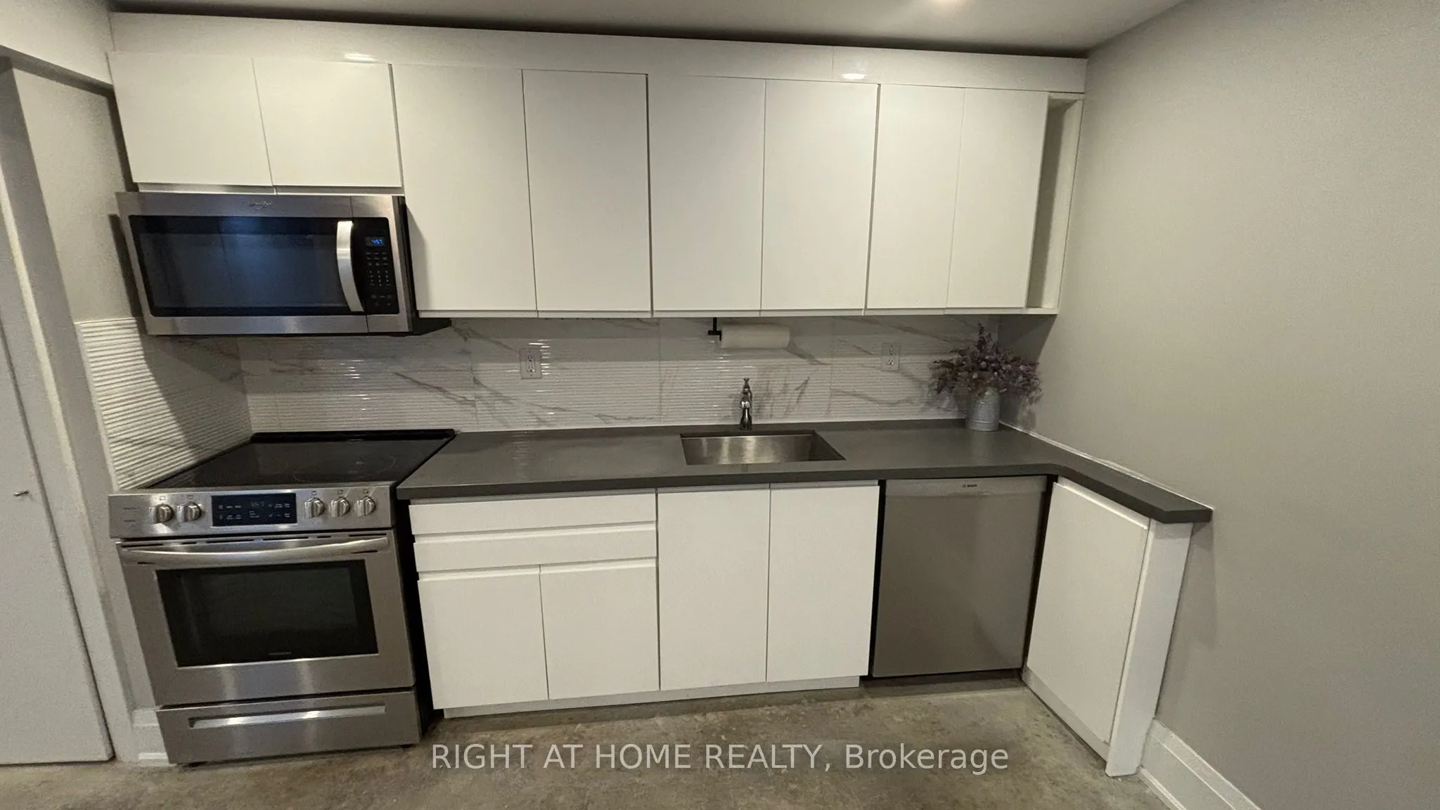 294 South Kingsway Road, #1