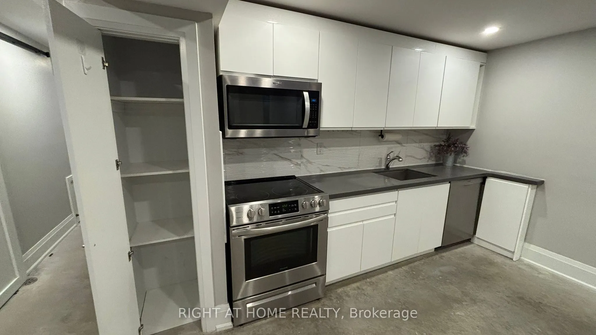 294 South Kingsway Road, #1