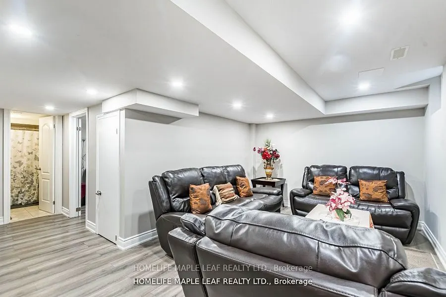 34 JOLANA Crescent