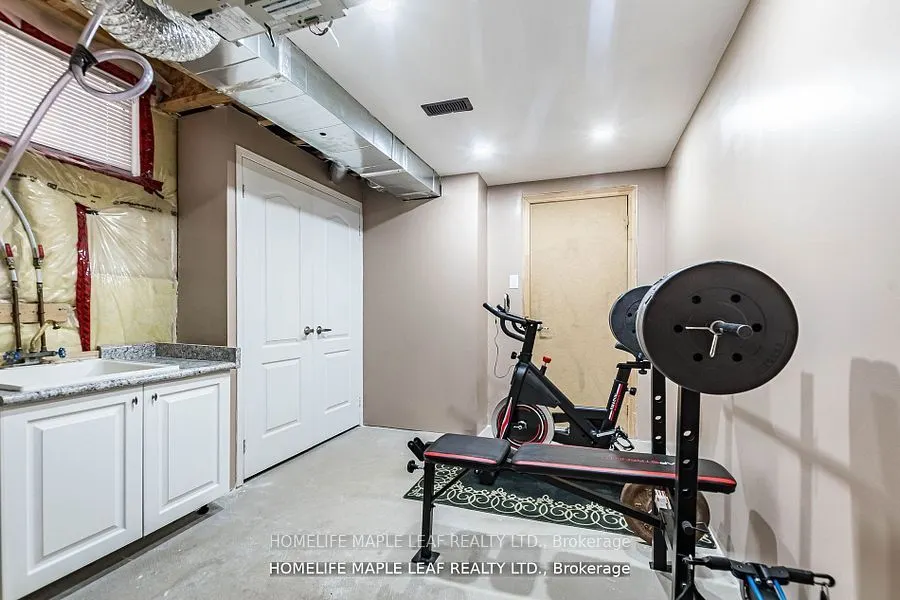 34 JOLANA Crescent