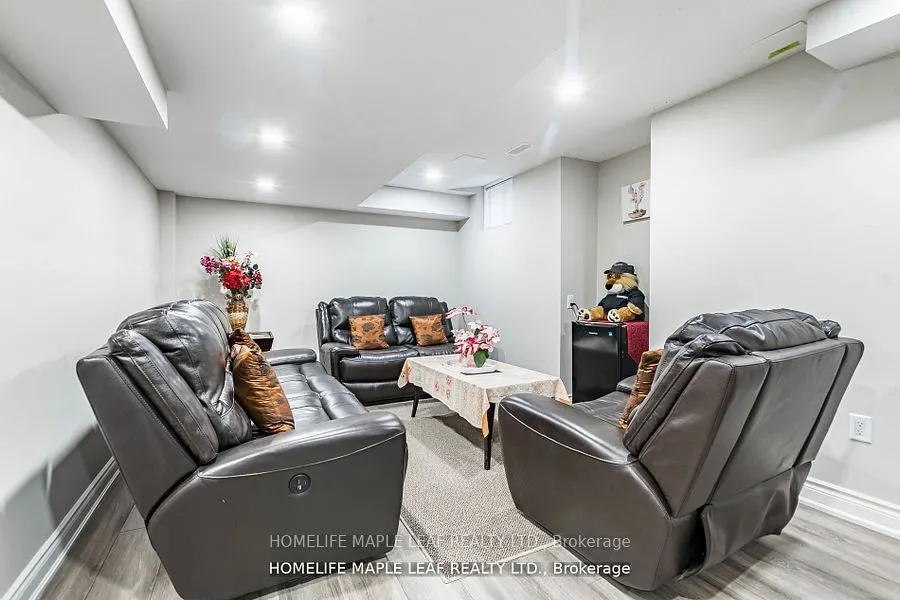 34 JOLANA Crescent