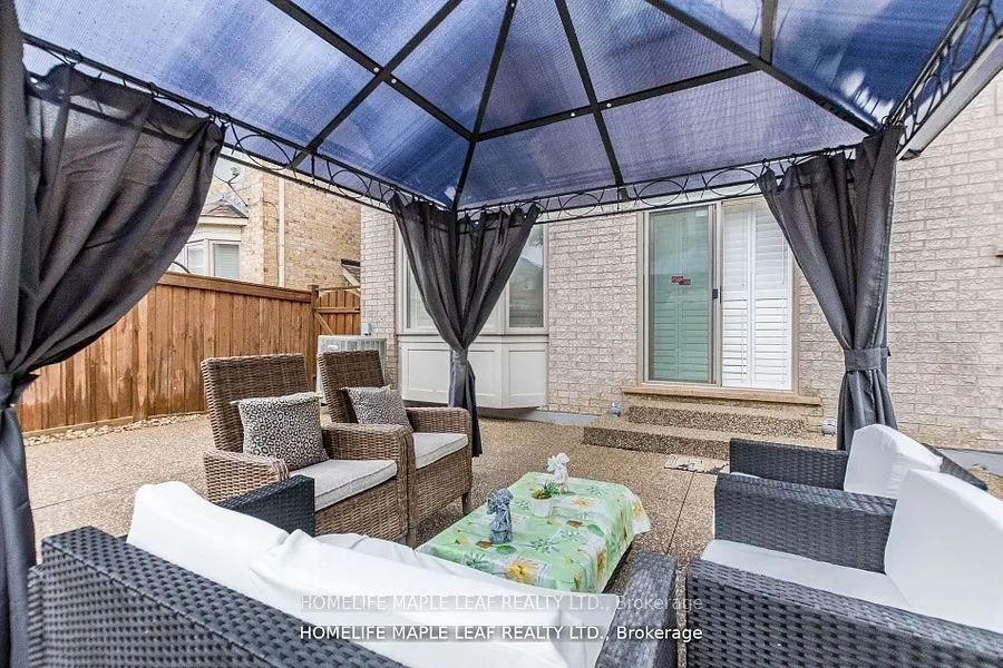 34 JOLANA Crescent
