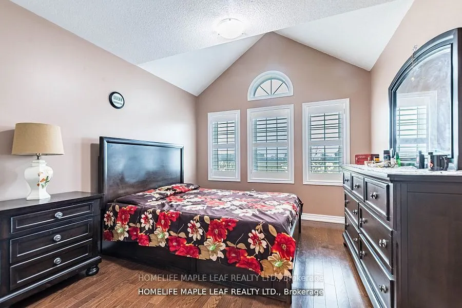 34 JOLANA Crescent