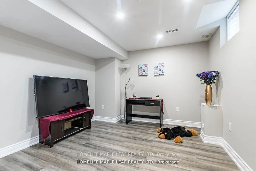 34 JOLANA Crescent