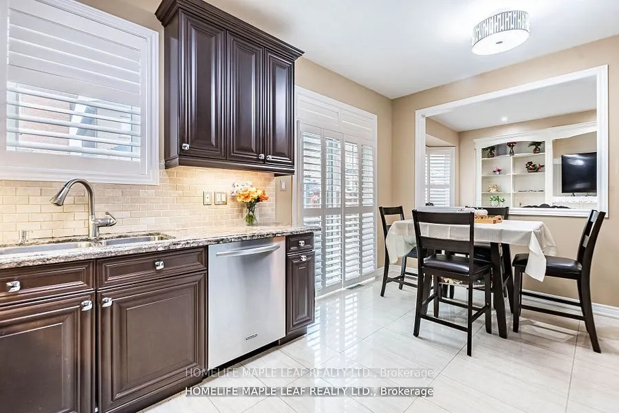 34 JOLANA Crescent