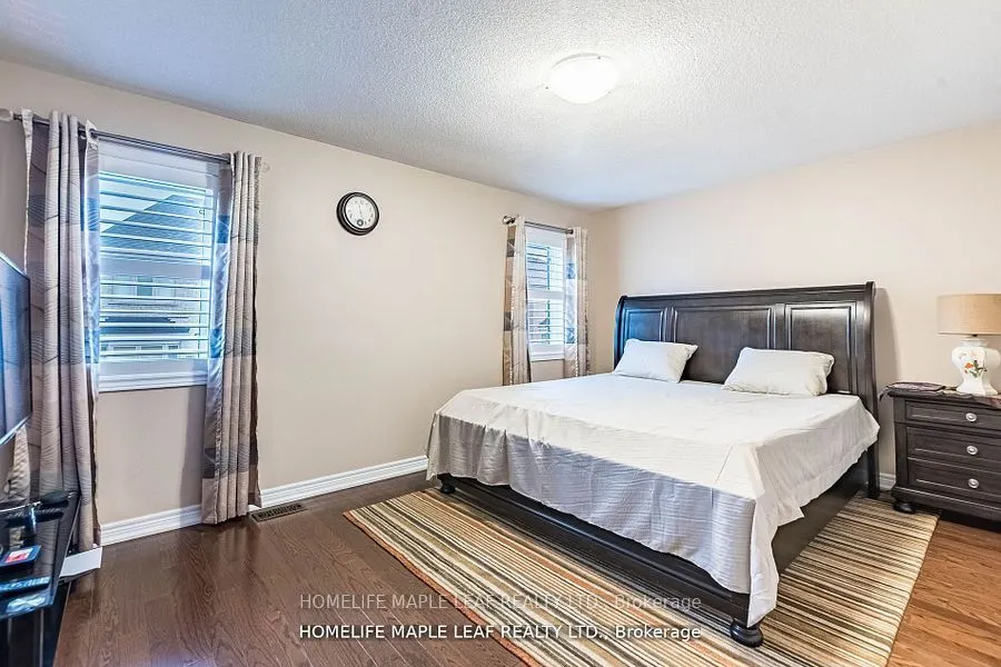 34 JOLANA Crescent
