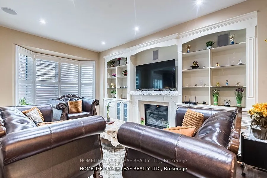 34 JOLANA Crescent