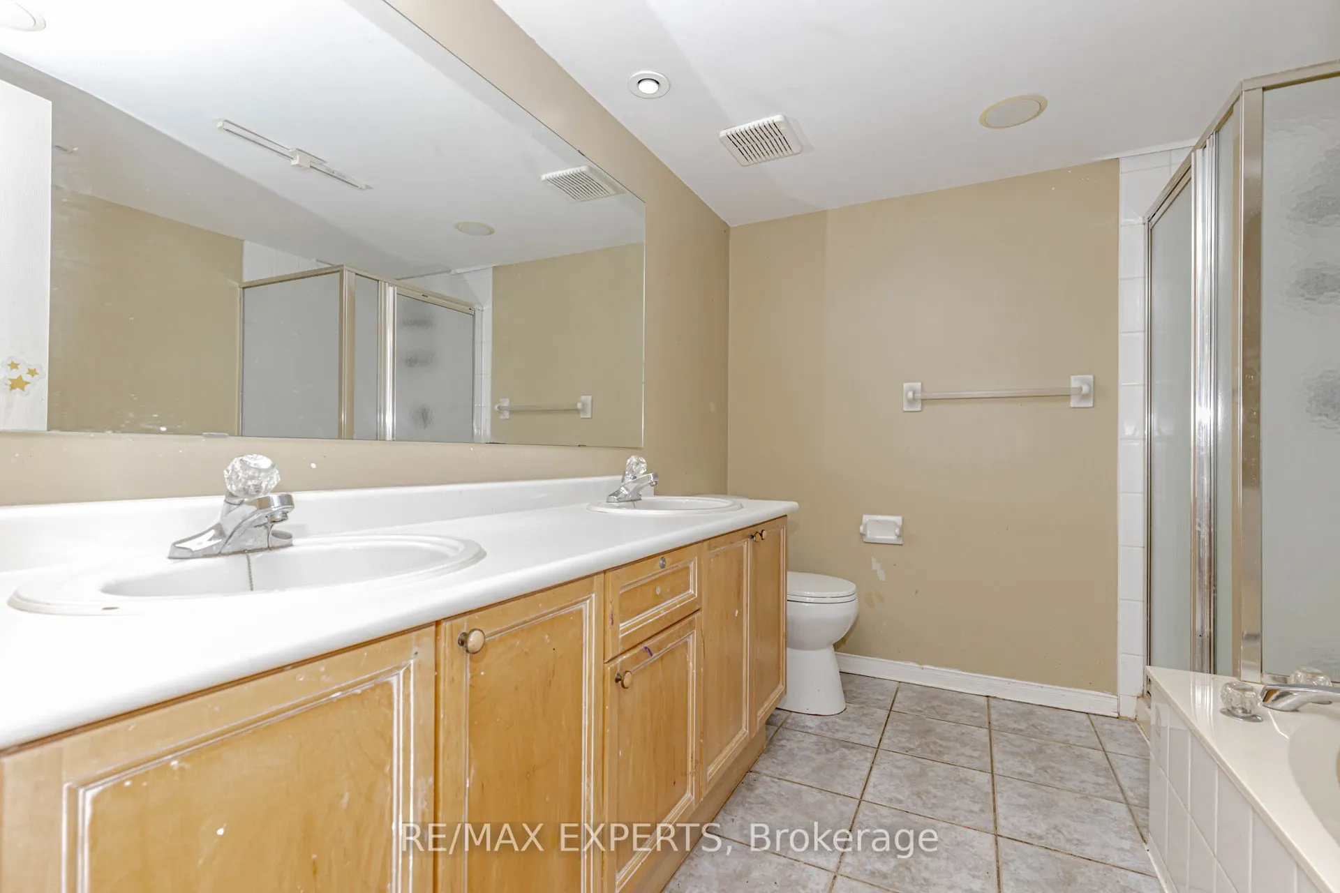 1084 Queen Street W, #17B