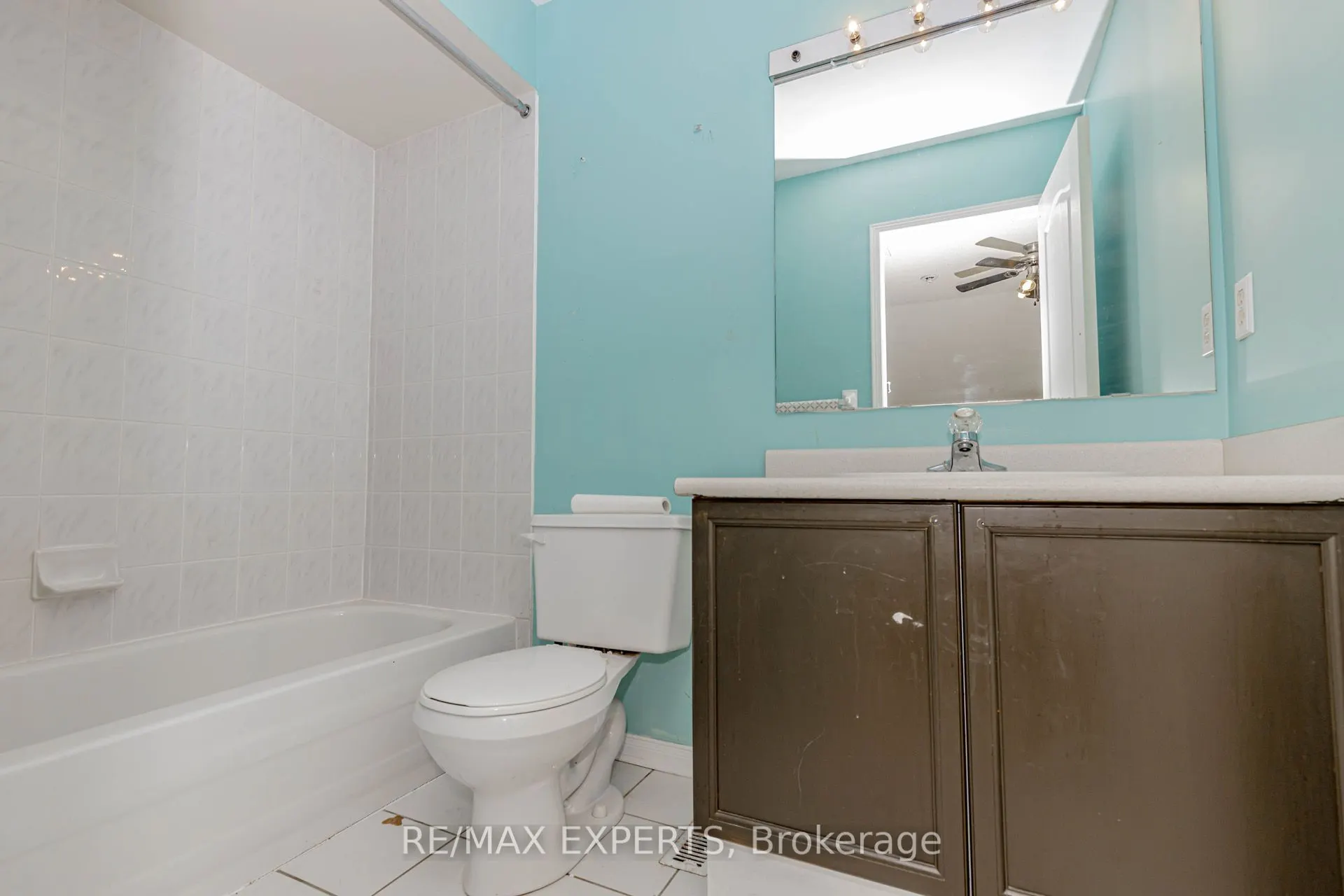 1084 Queen Street W, #17B