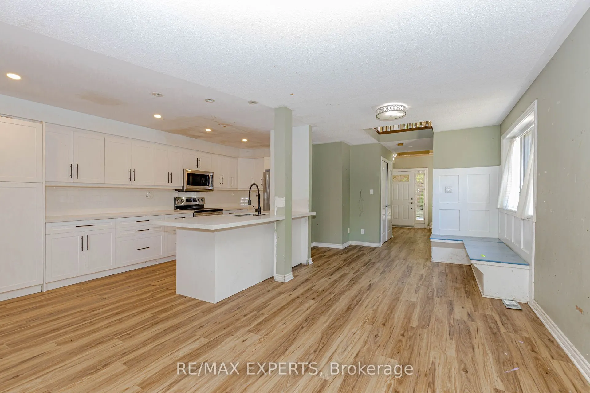 1084 Queen Street W, #17B