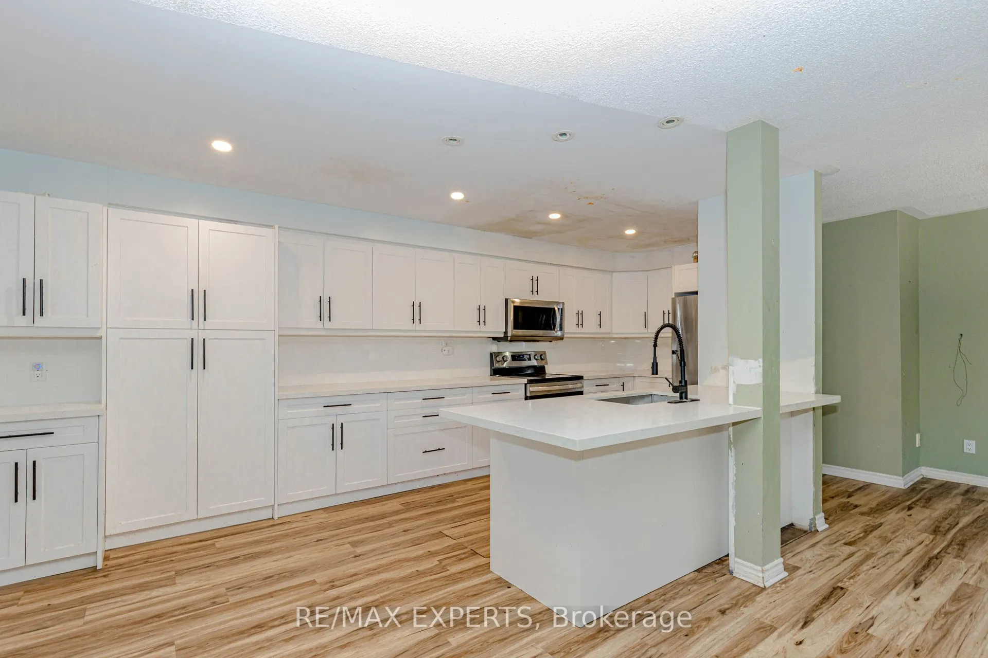 1084 Queen Street W, #17B