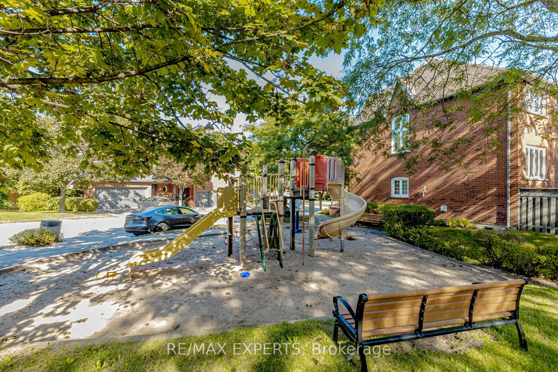 1084 Queen Street W, #17B