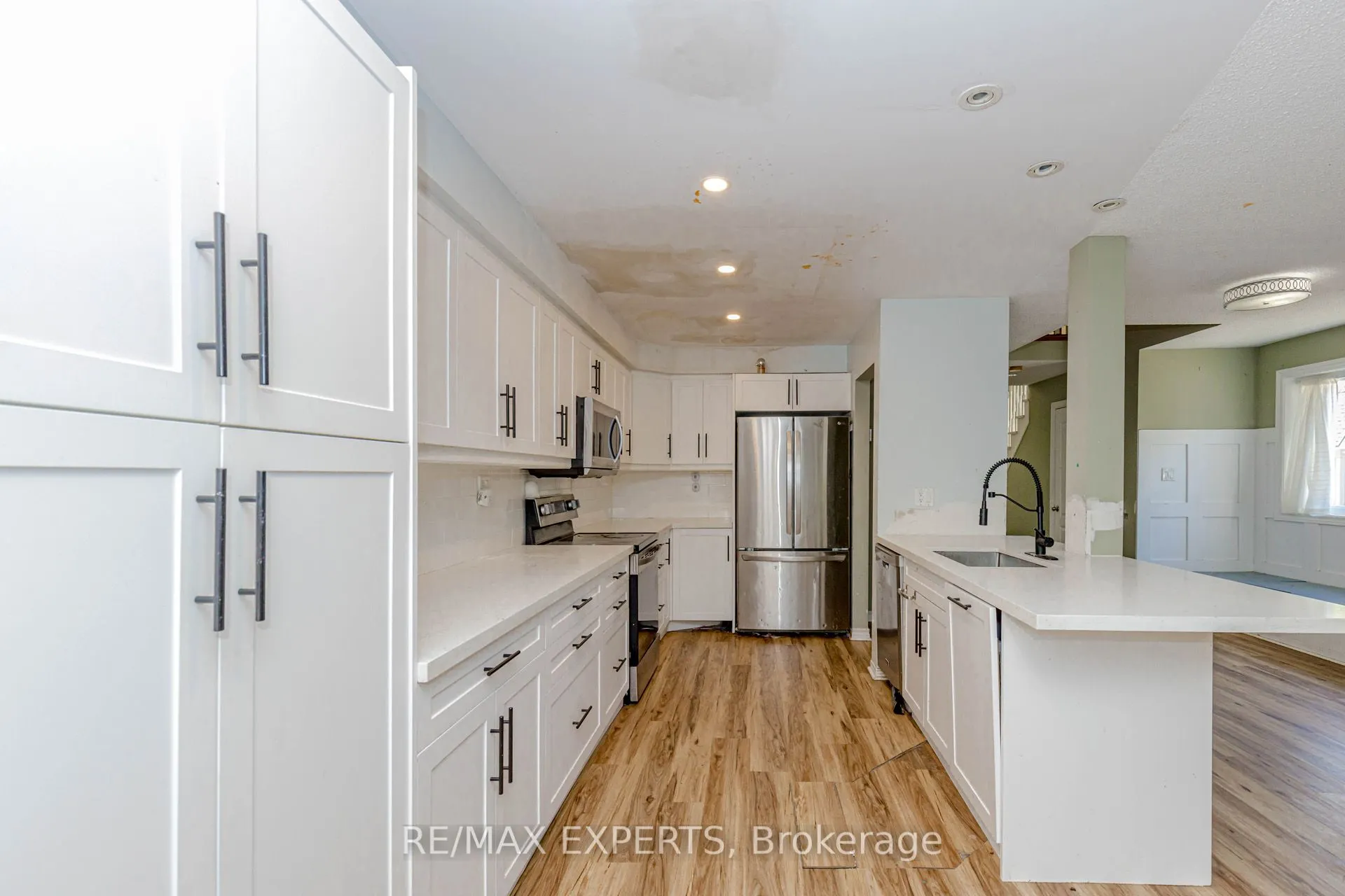 1084 Queen Street W, #17B