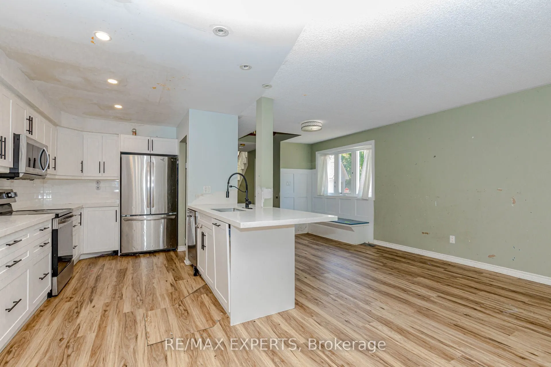 1084 Queen Street W, #17B