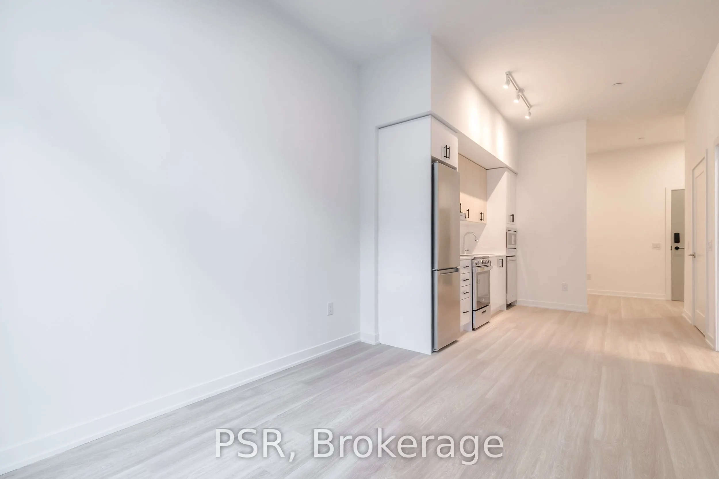 5101 Hurontario Street, #204