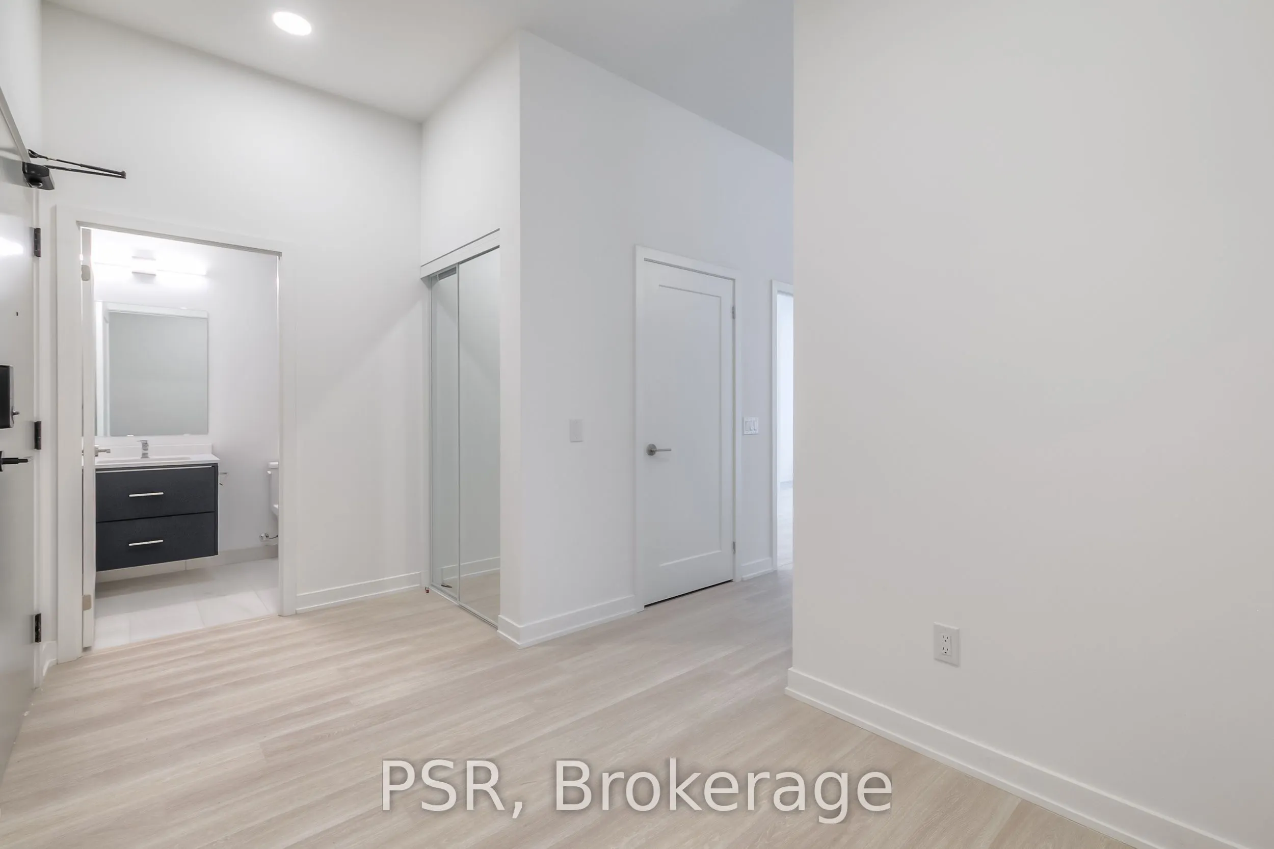 5101 Hurontario Street, #204