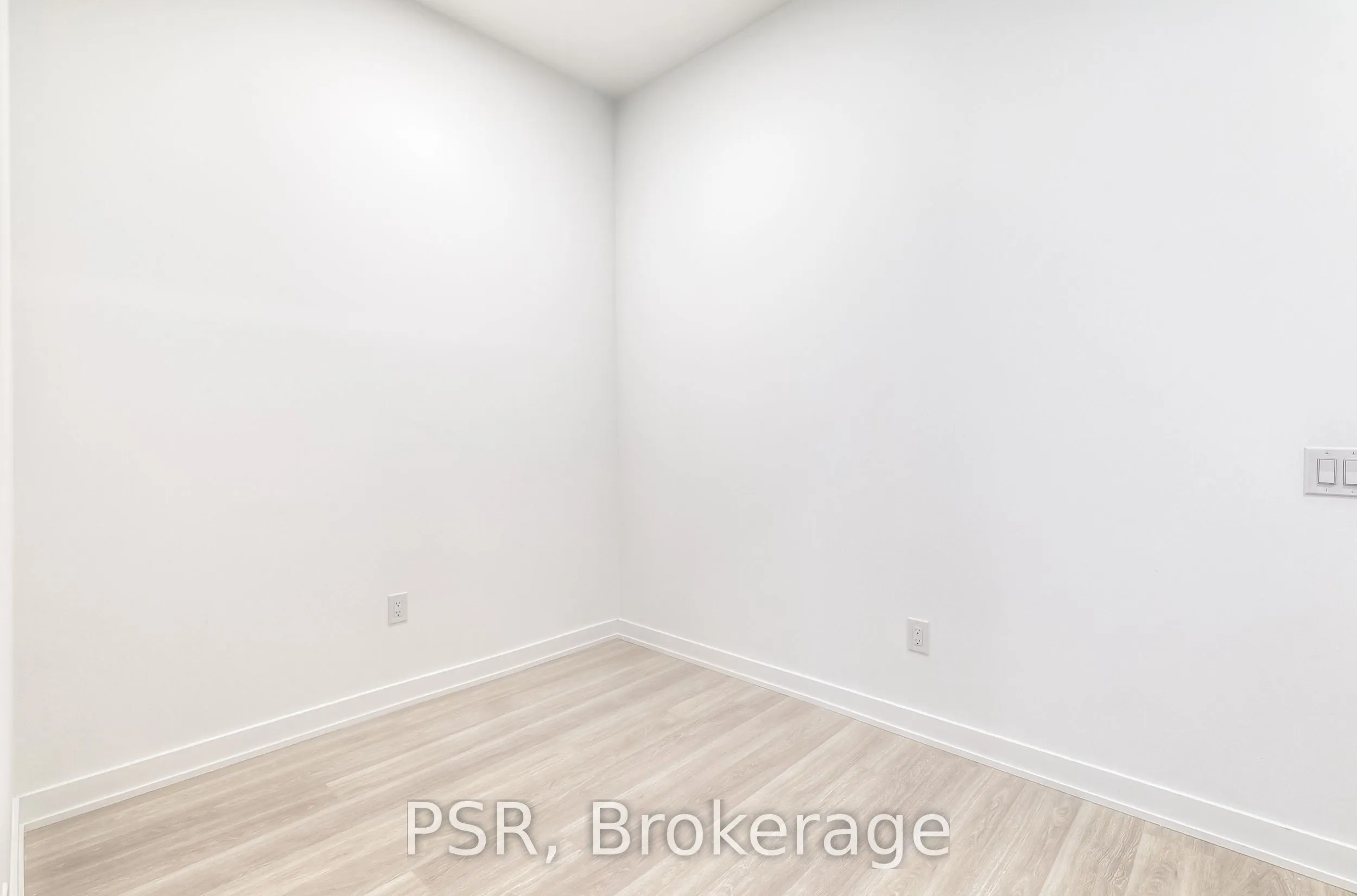 5101 Hurontario Street, #204