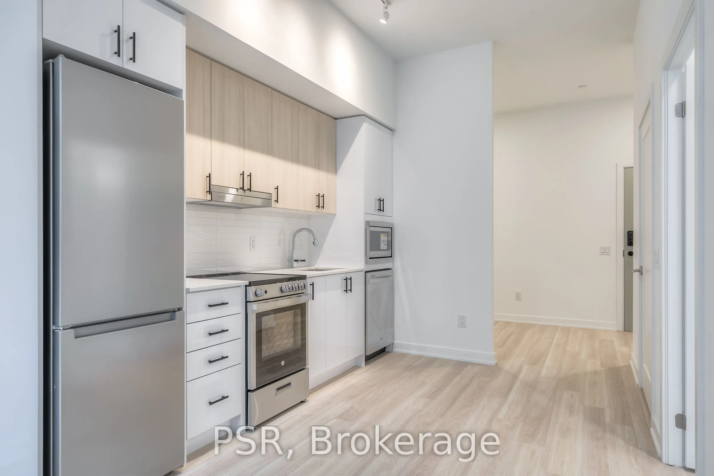 5101 Hurontario Street, #204