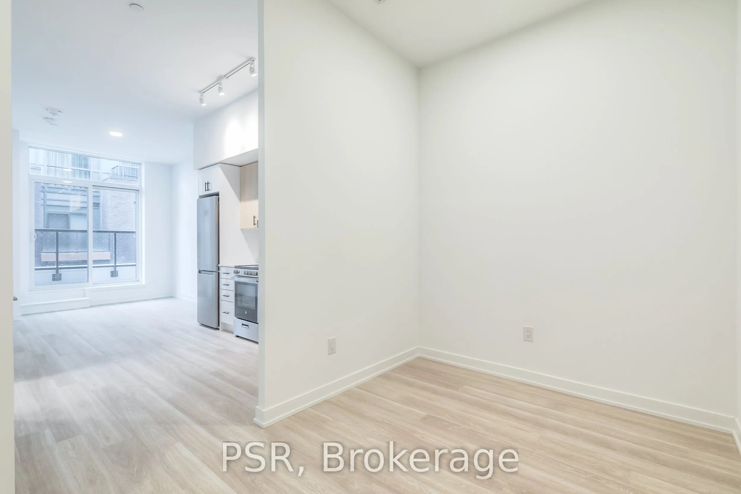 5101 Hurontario Street, #204