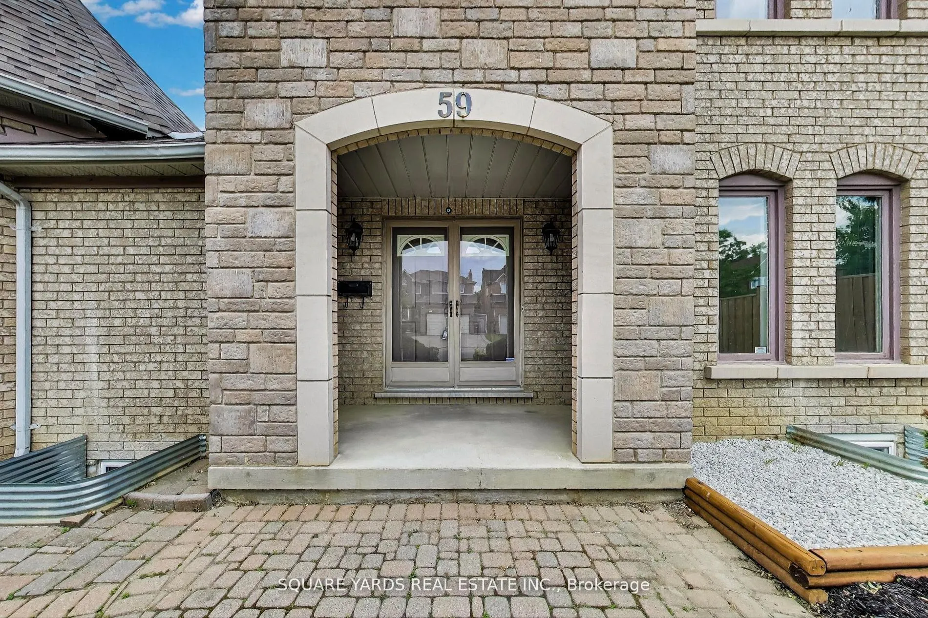 59 Adirondack Crescent