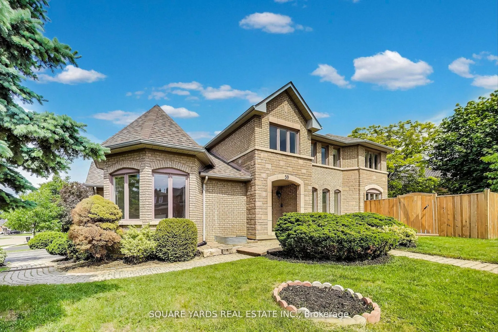 59 Adirondack Crescent