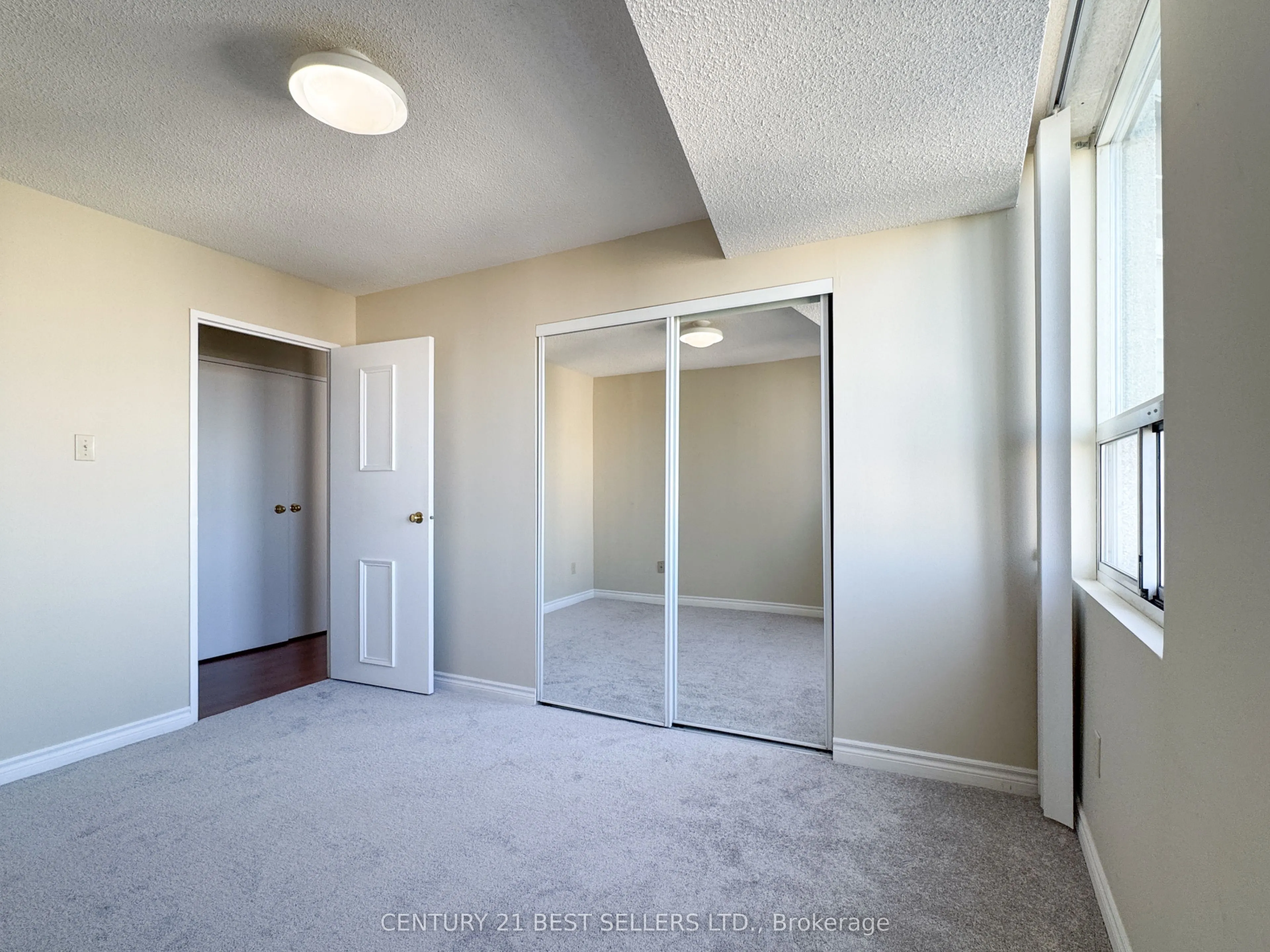 3650 Kaneff Crescent, #1803