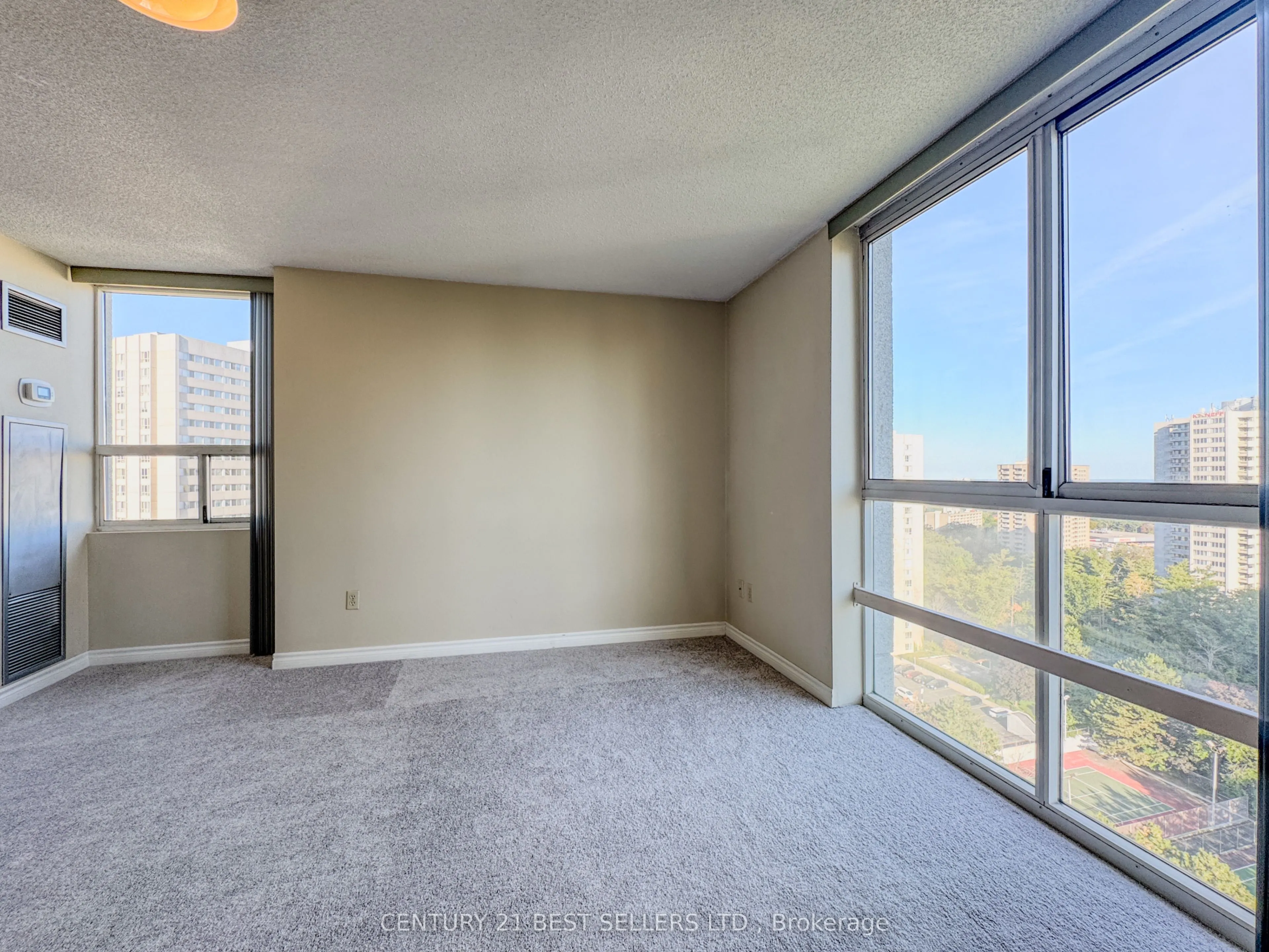 3650 Kaneff Crescent, #1803