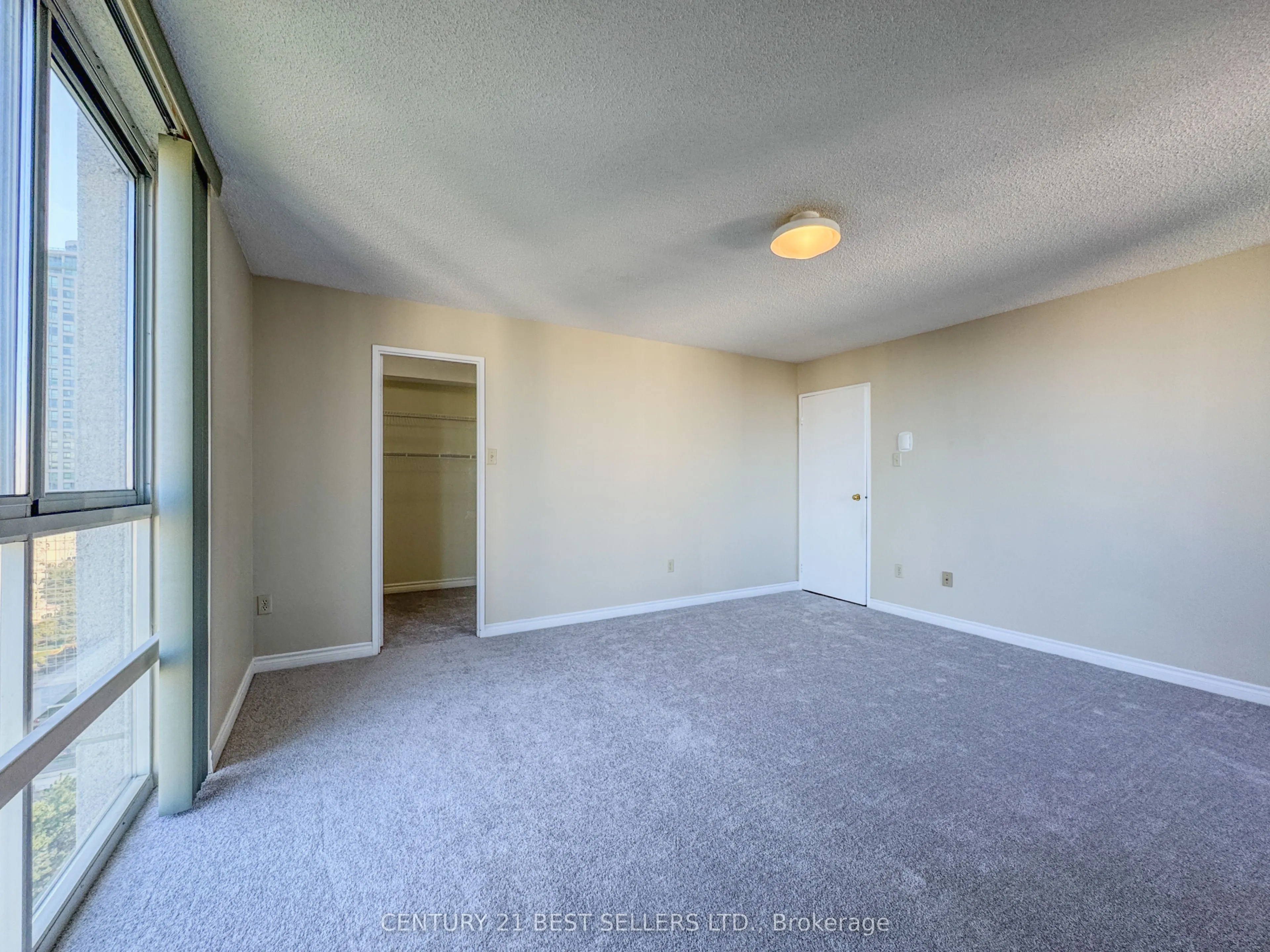 3650 Kaneff Crescent, #1803