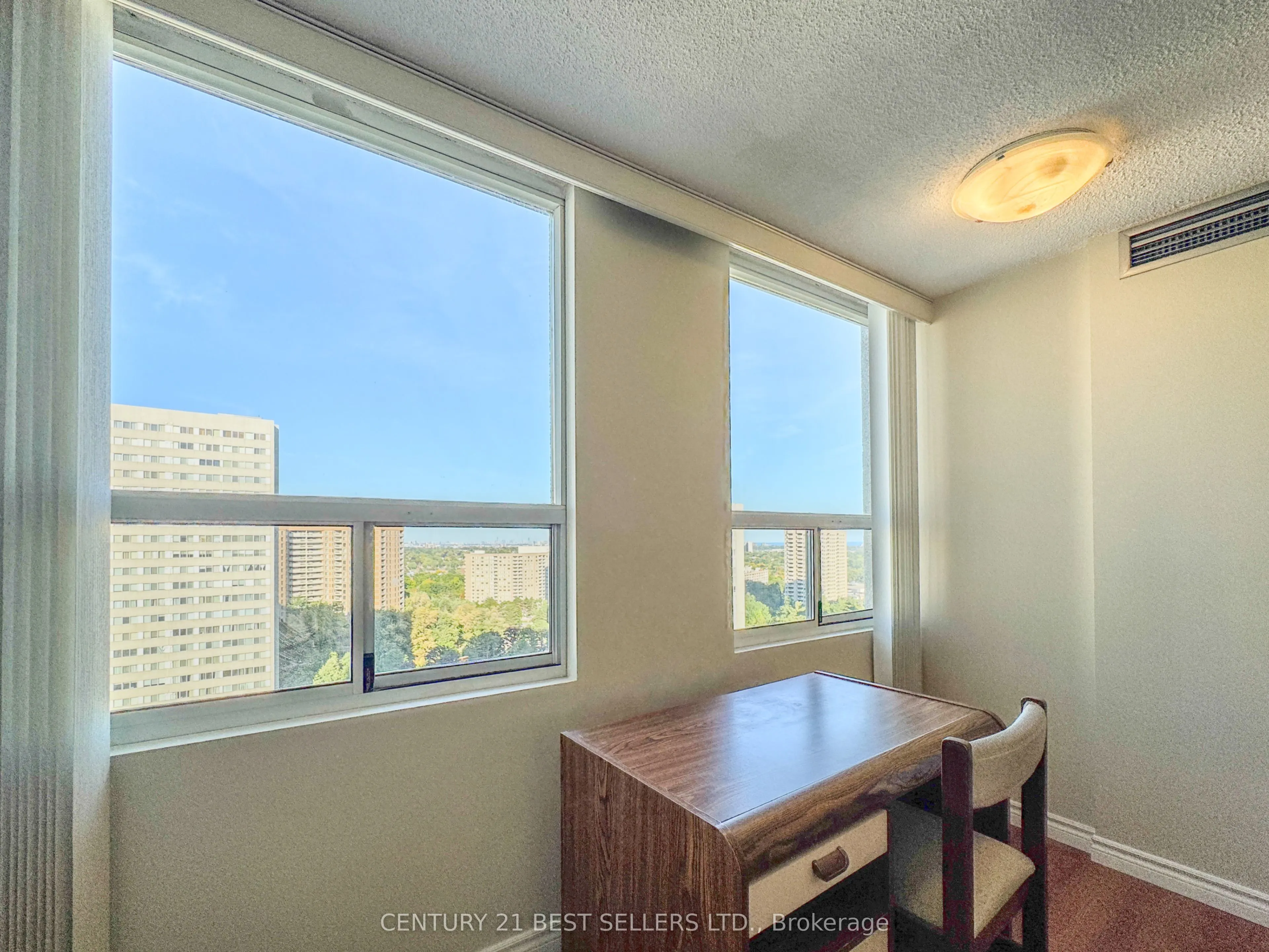 3650 Kaneff Crescent, #1803