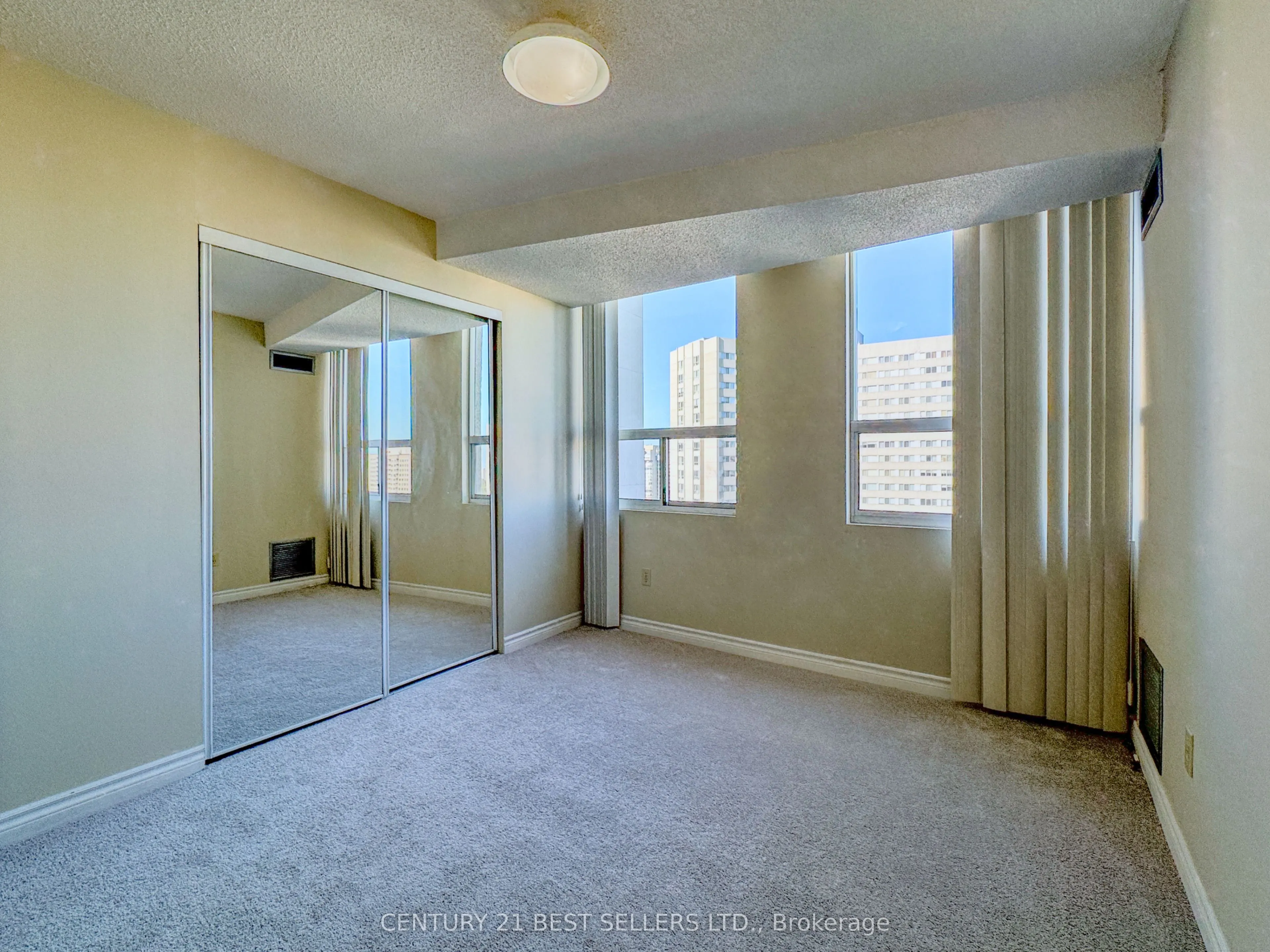 3650 Kaneff Crescent, #1803