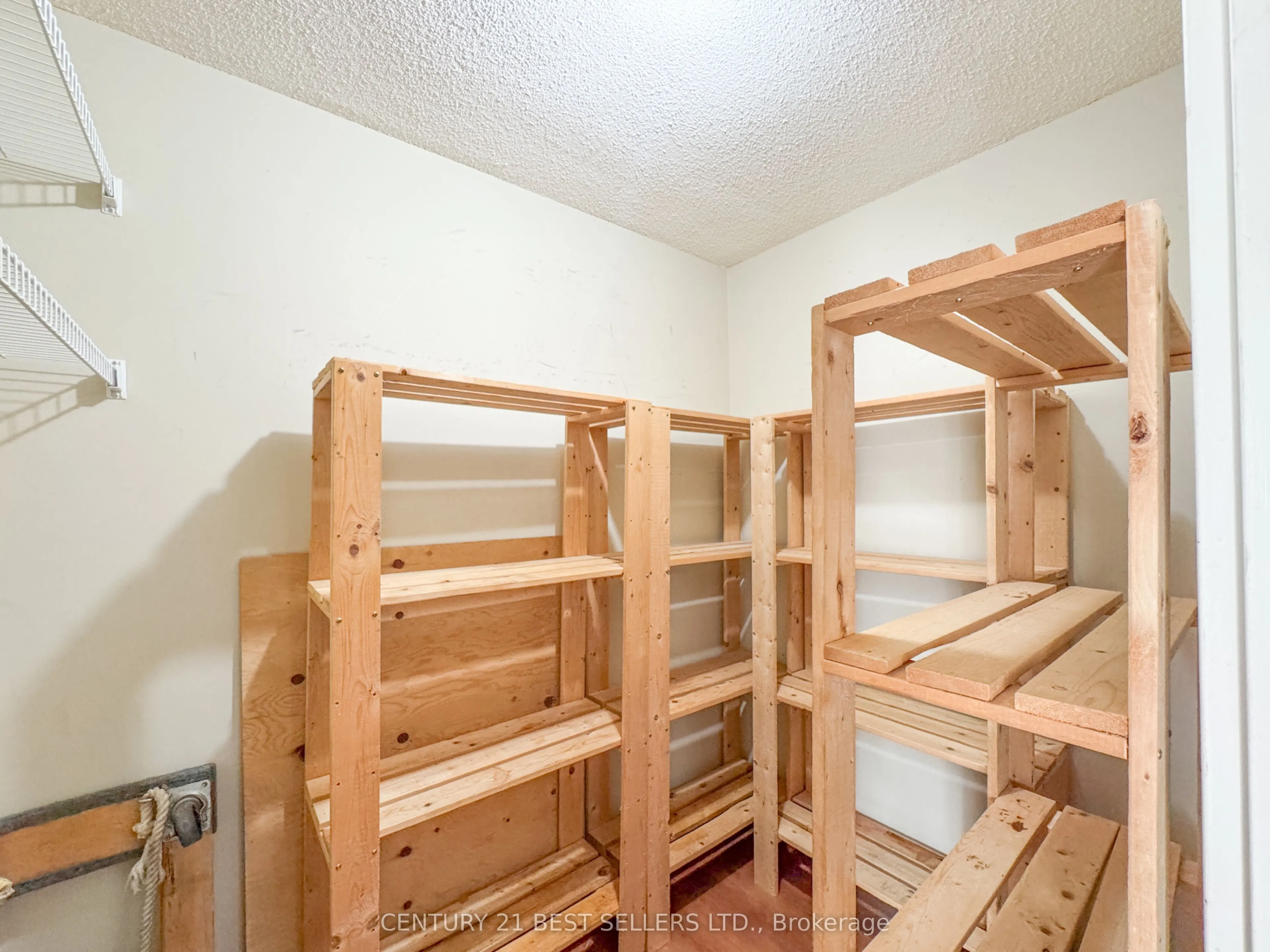 3650 Kaneff Crescent, #1803