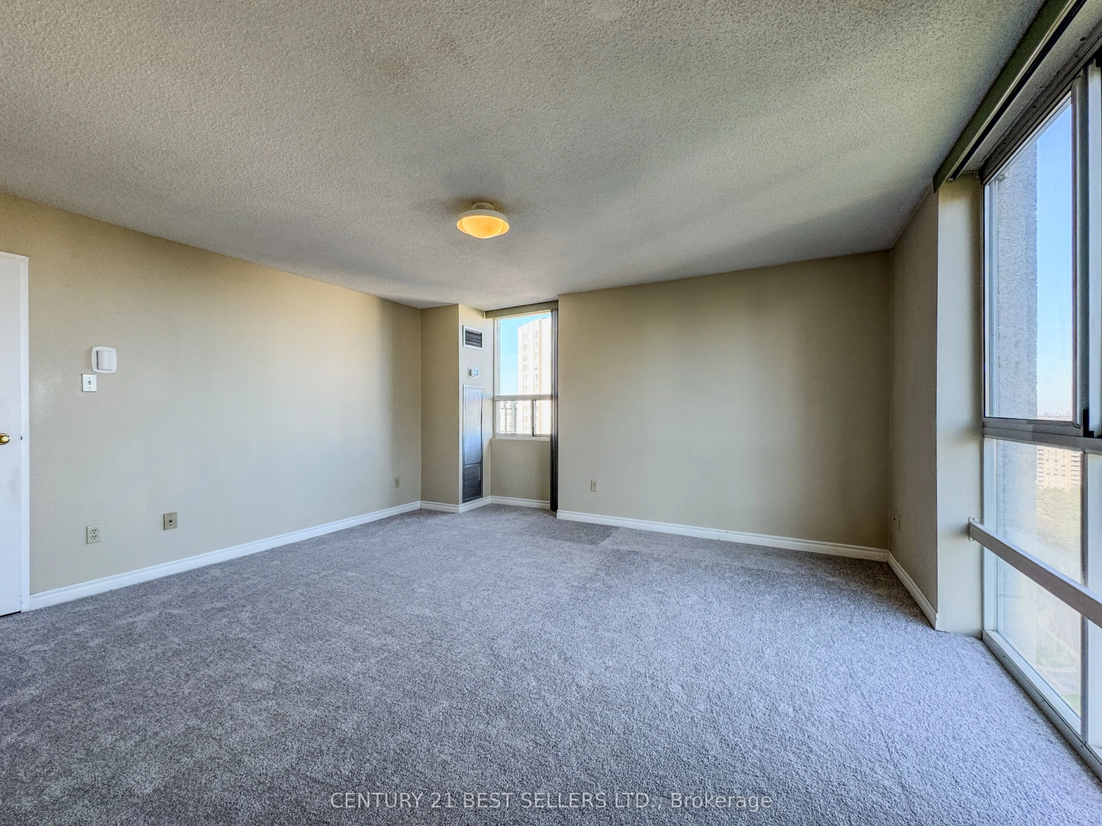 3650 Kaneff Crescent, #1803