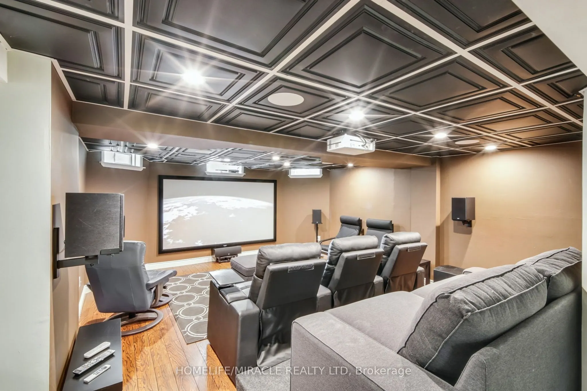 373 Turnberry Crescent