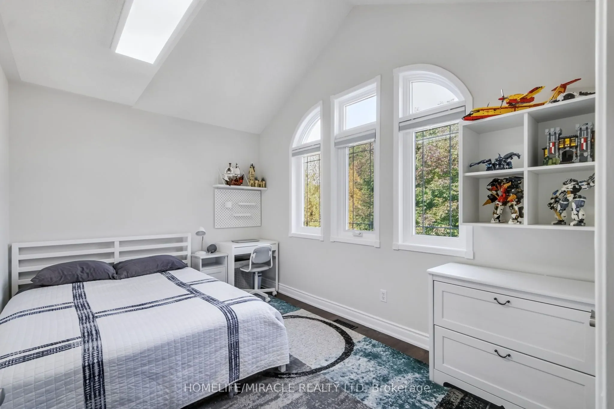 373 Turnberry Crescent