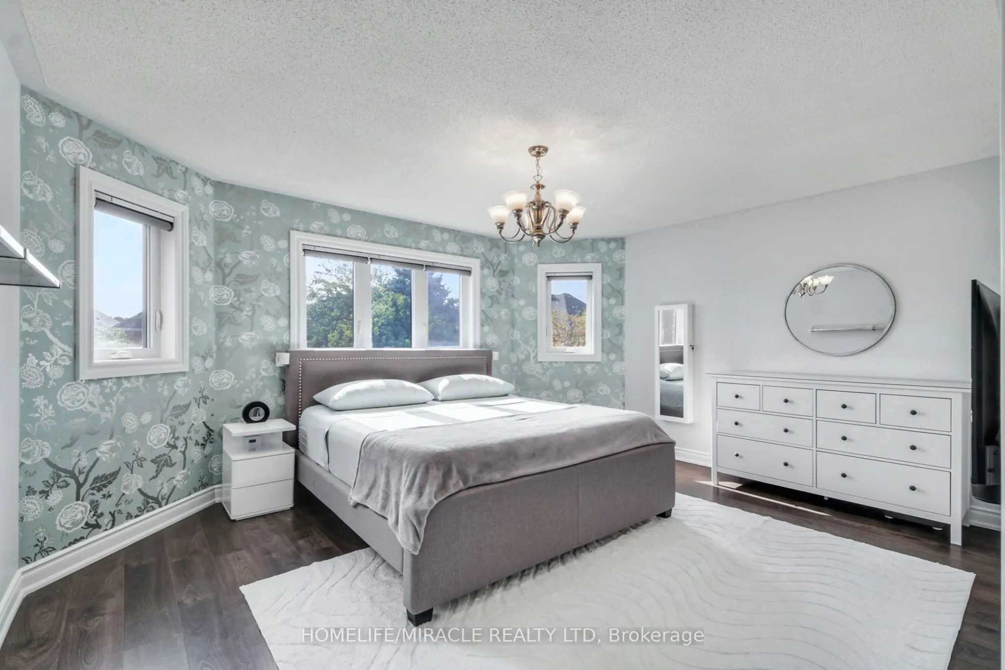 373 Turnberry Crescent