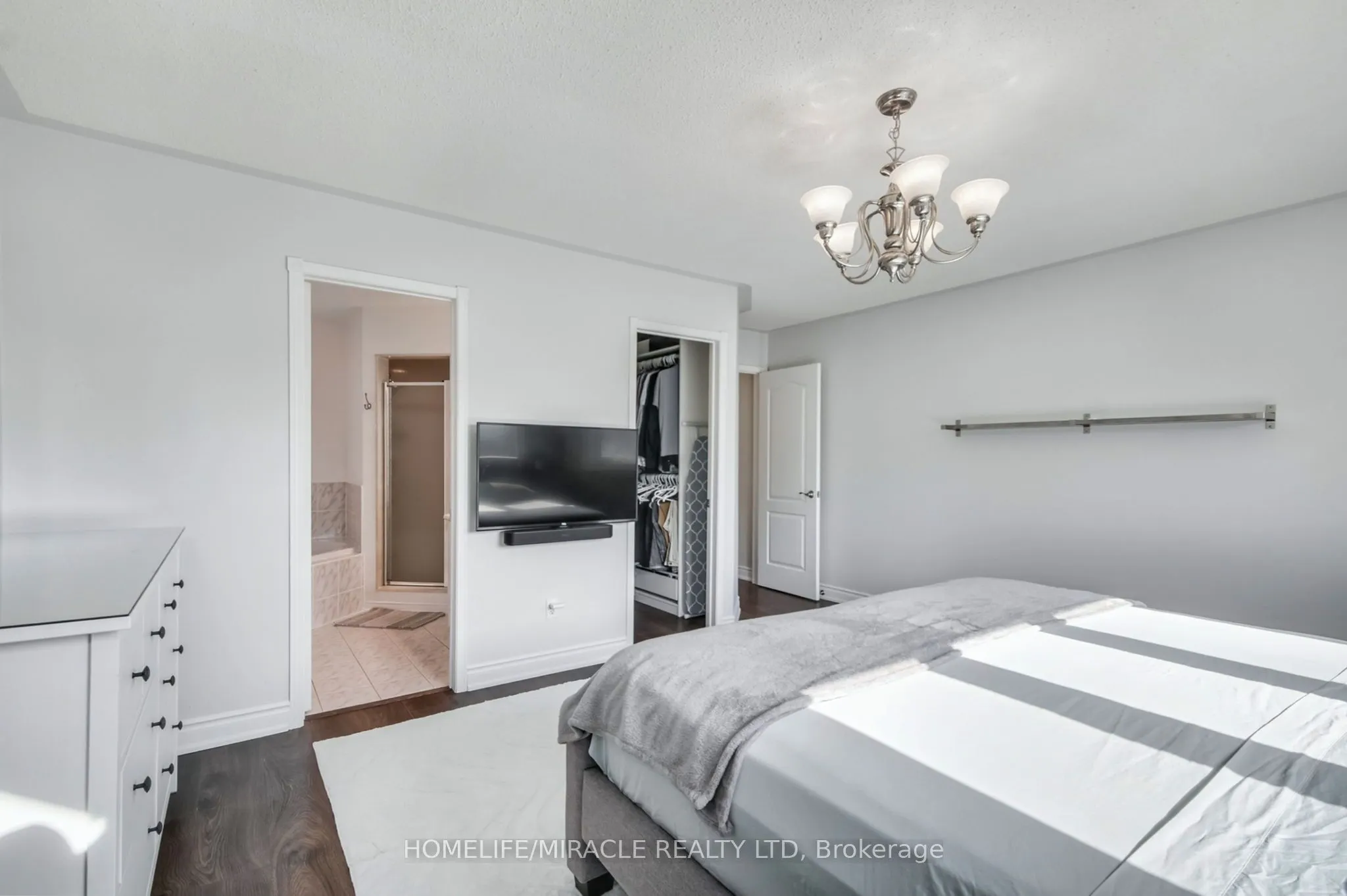 373 Turnberry Crescent