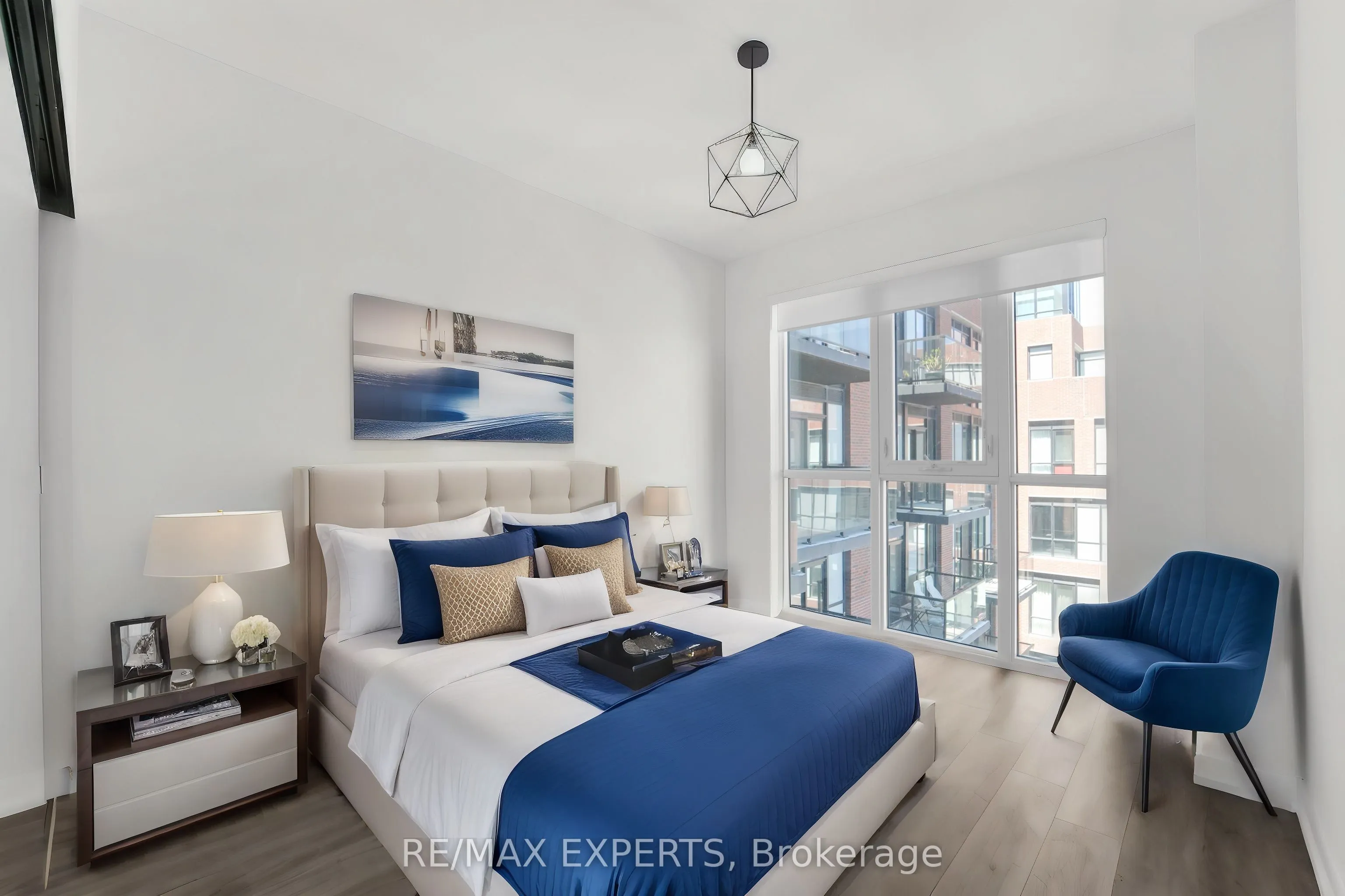 2300 St Clair Avenue W, #811
