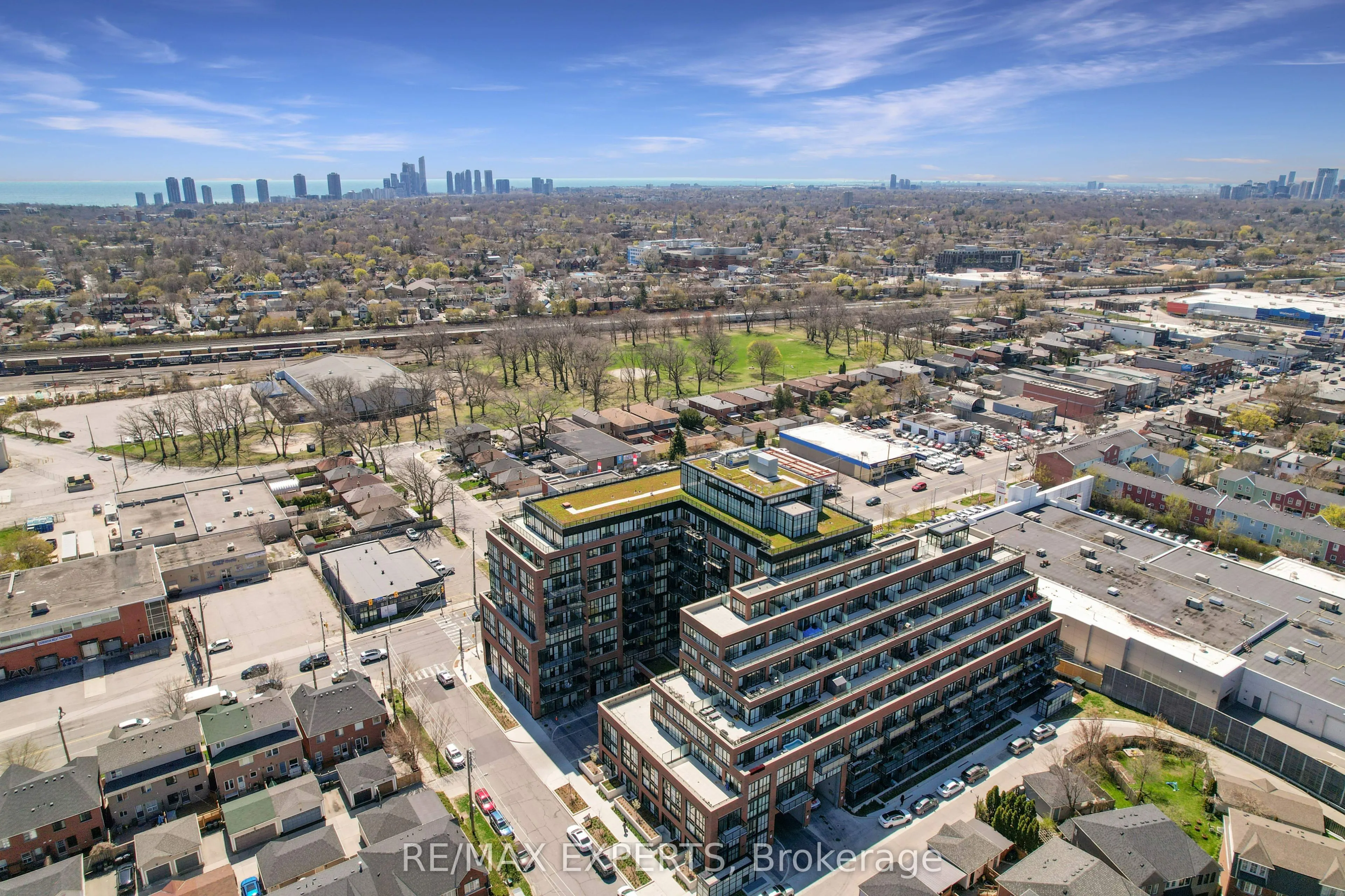 2300 St Clair Avenue W, #811