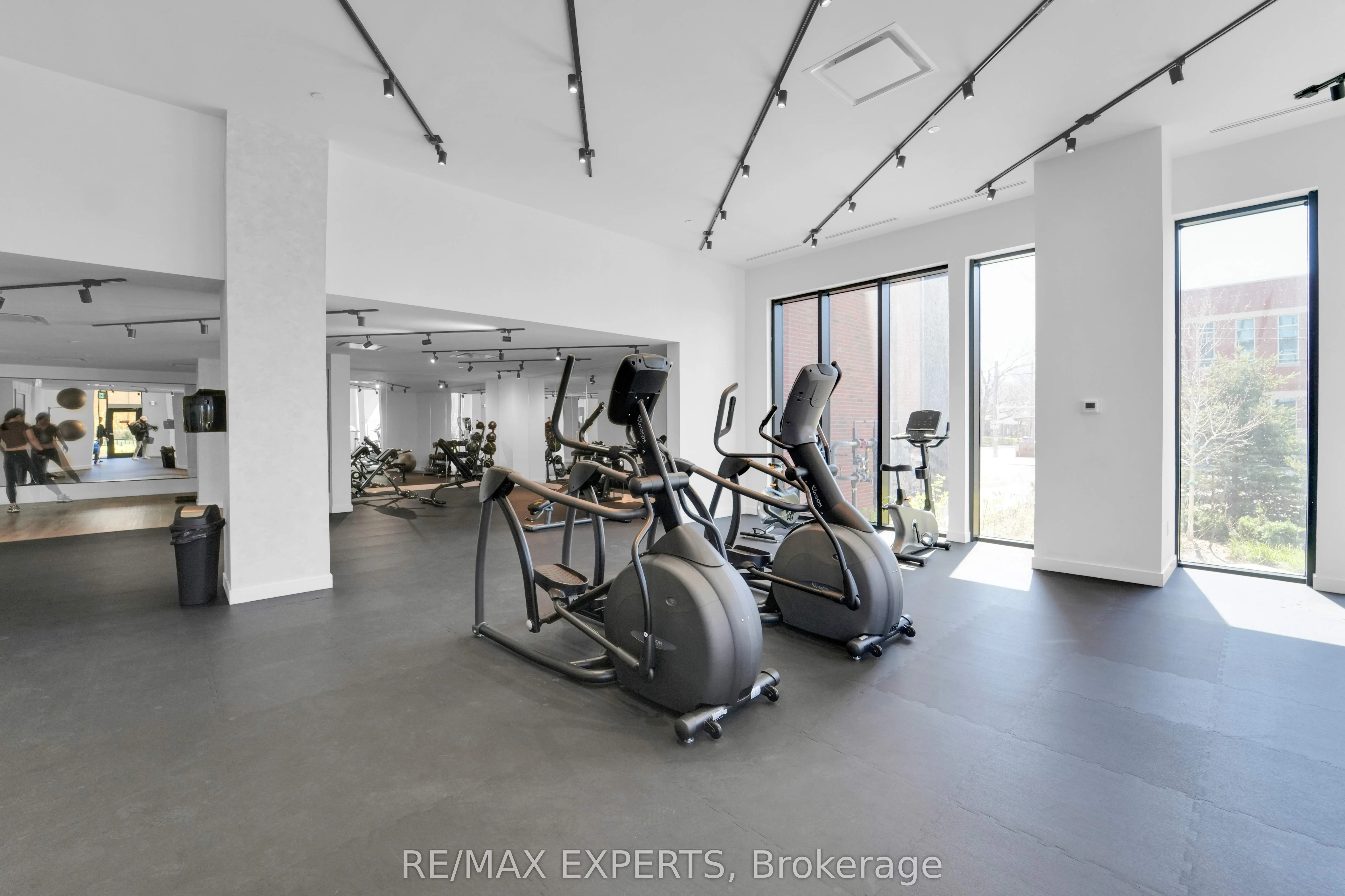 2300 St Clair Avenue W, #811