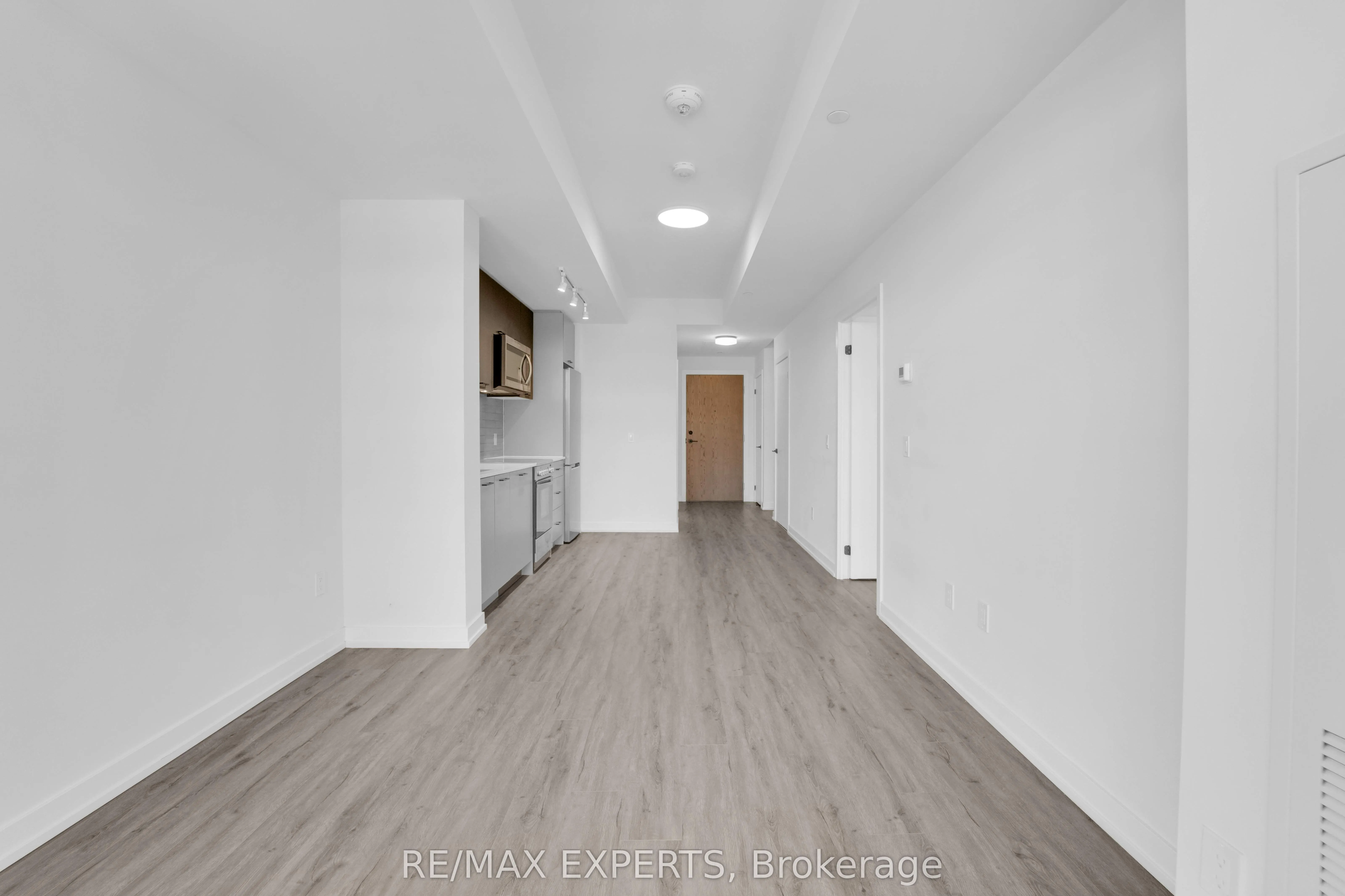 2300 St Clair Avenue W, #811