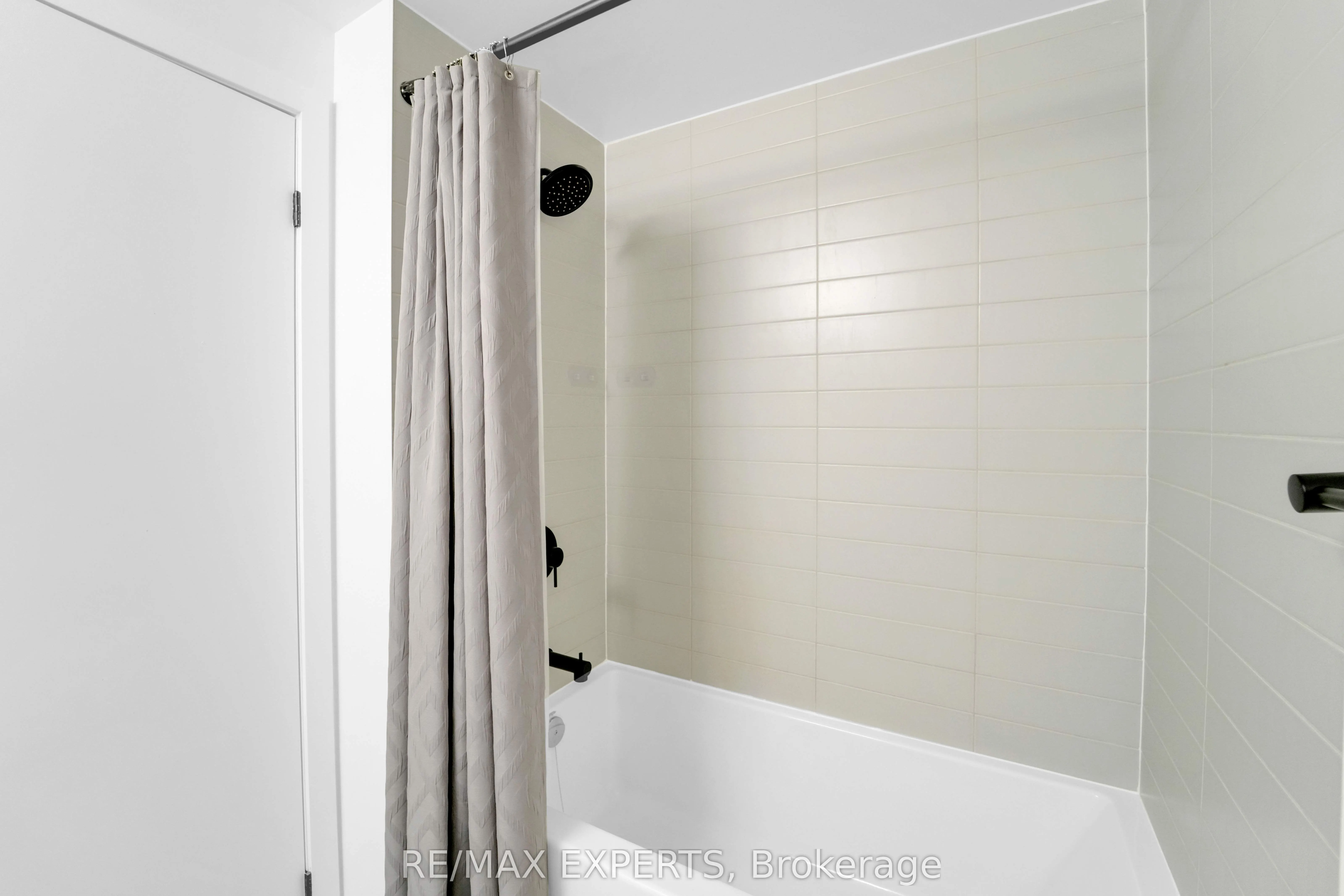 2300 St Clair Avenue W, #811