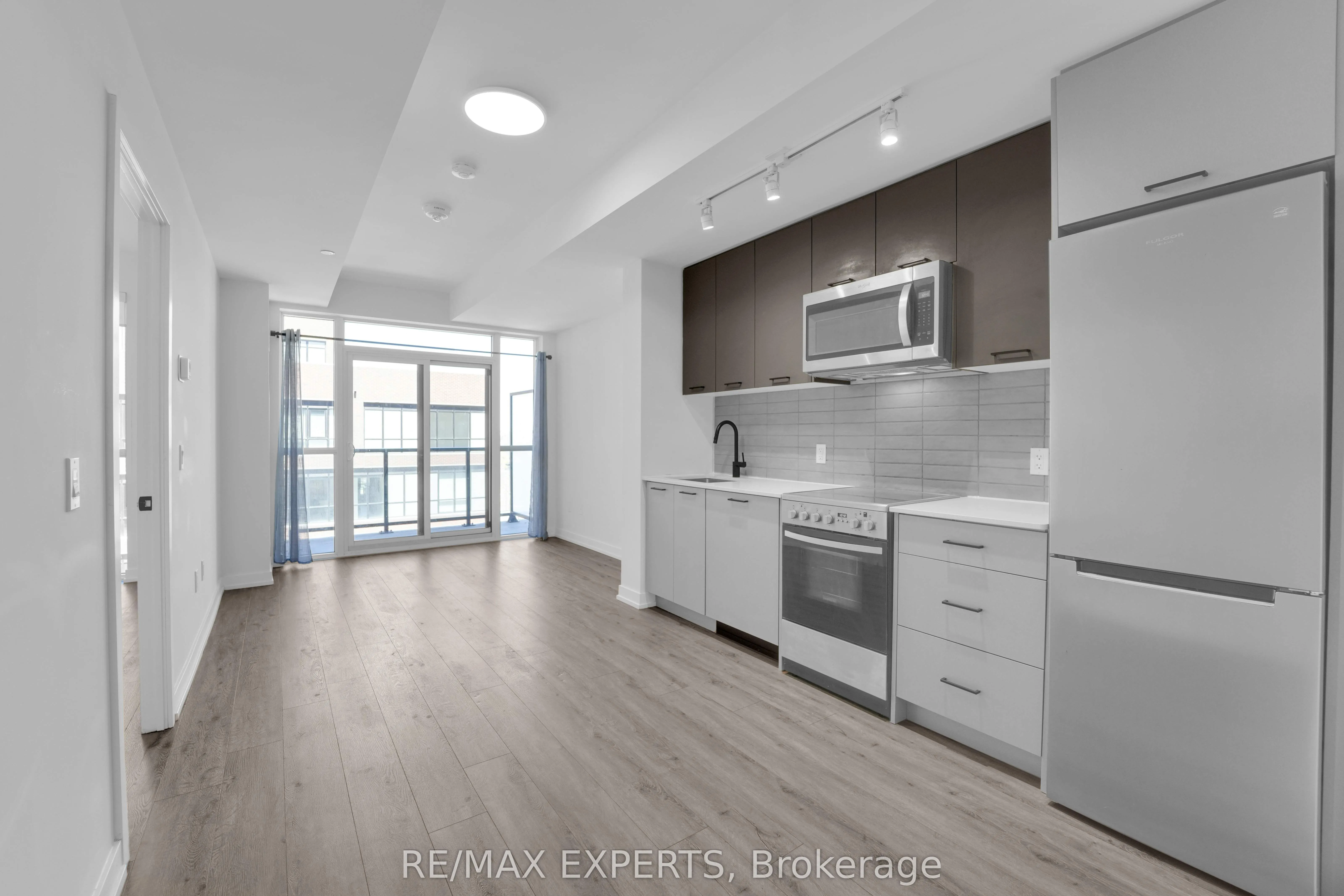 2300 St Clair Avenue W, #811