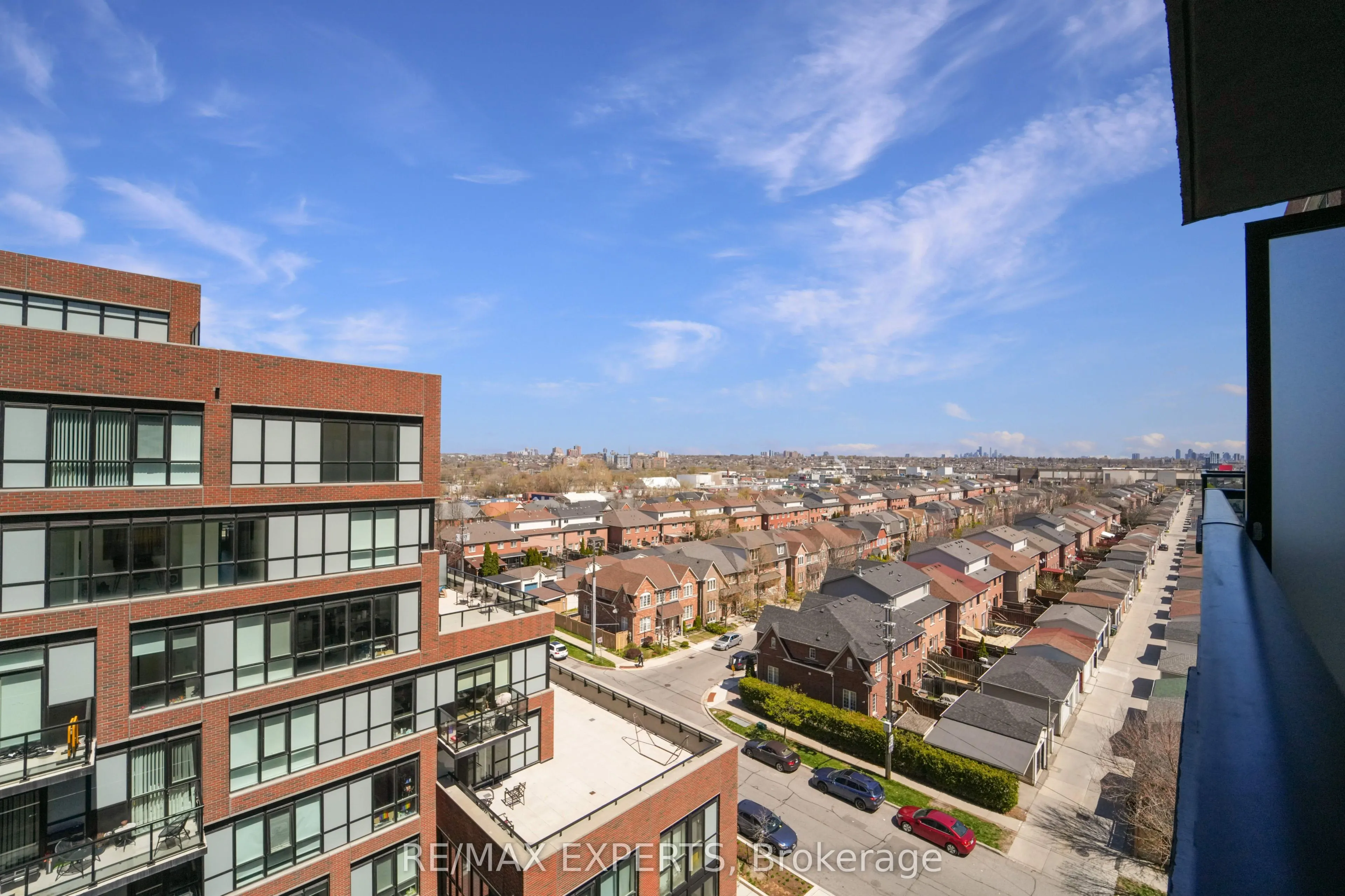 2300 St Clair Avenue W, #811