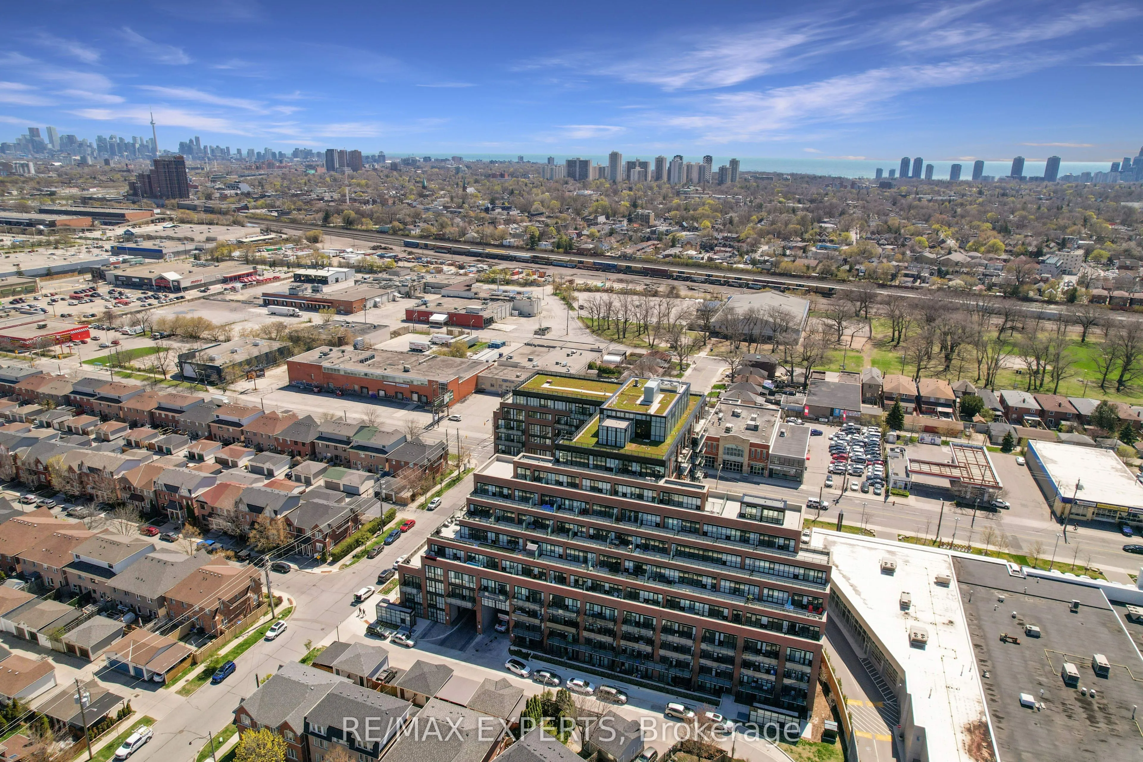 2300 St Clair Avenue W, #811