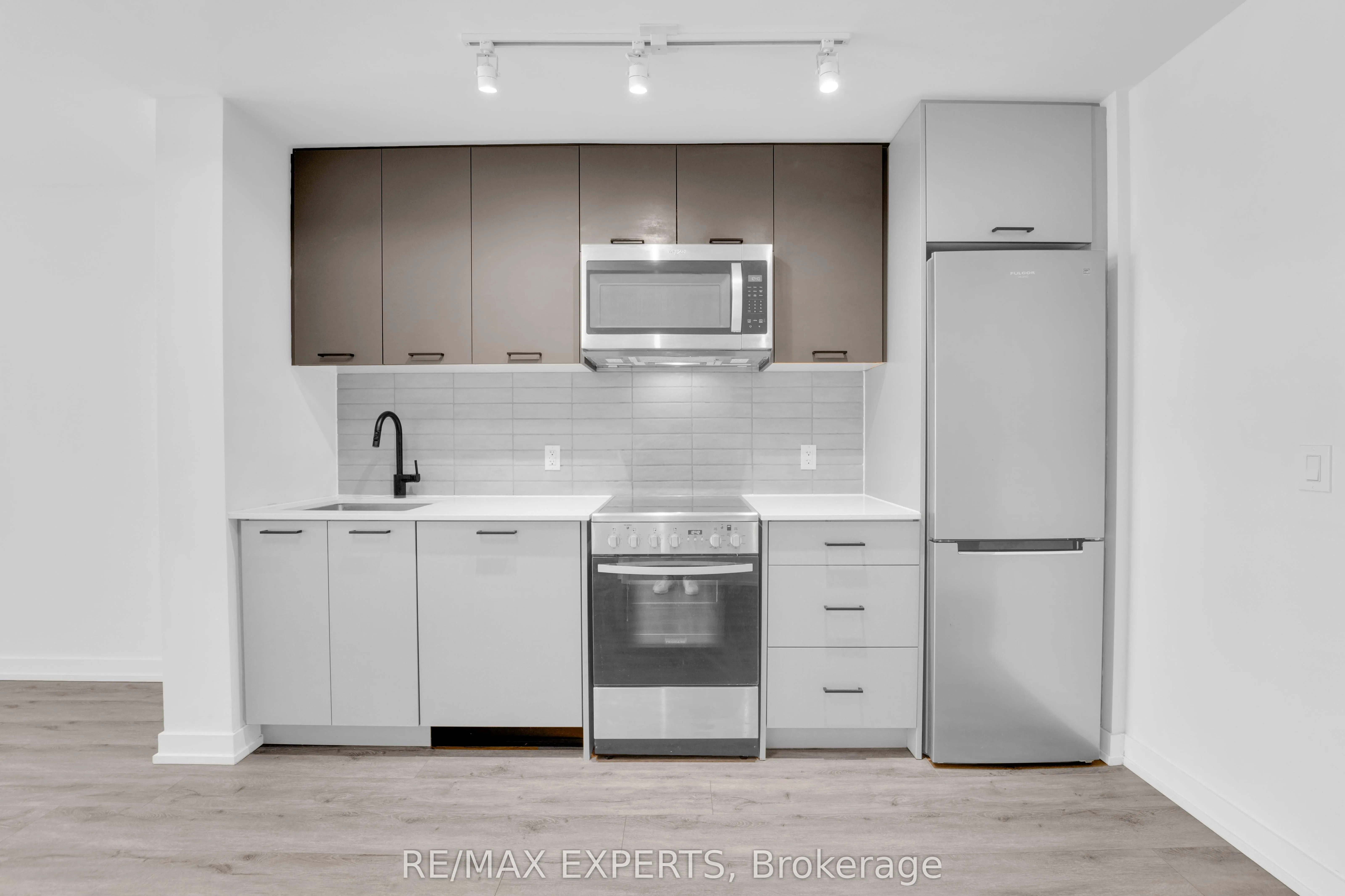 2300 St Clair Avenue W, #811