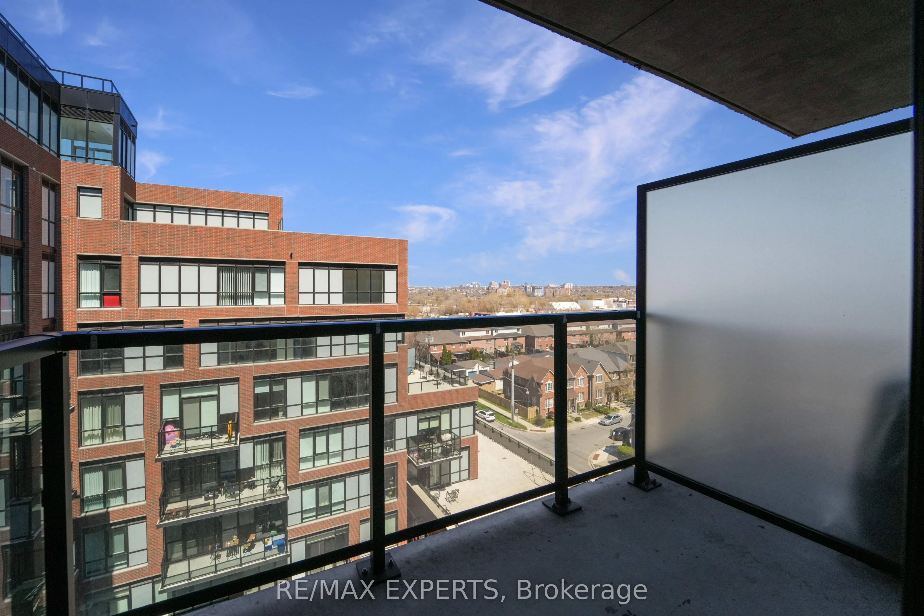 2300 St Clair Avenue W, #811